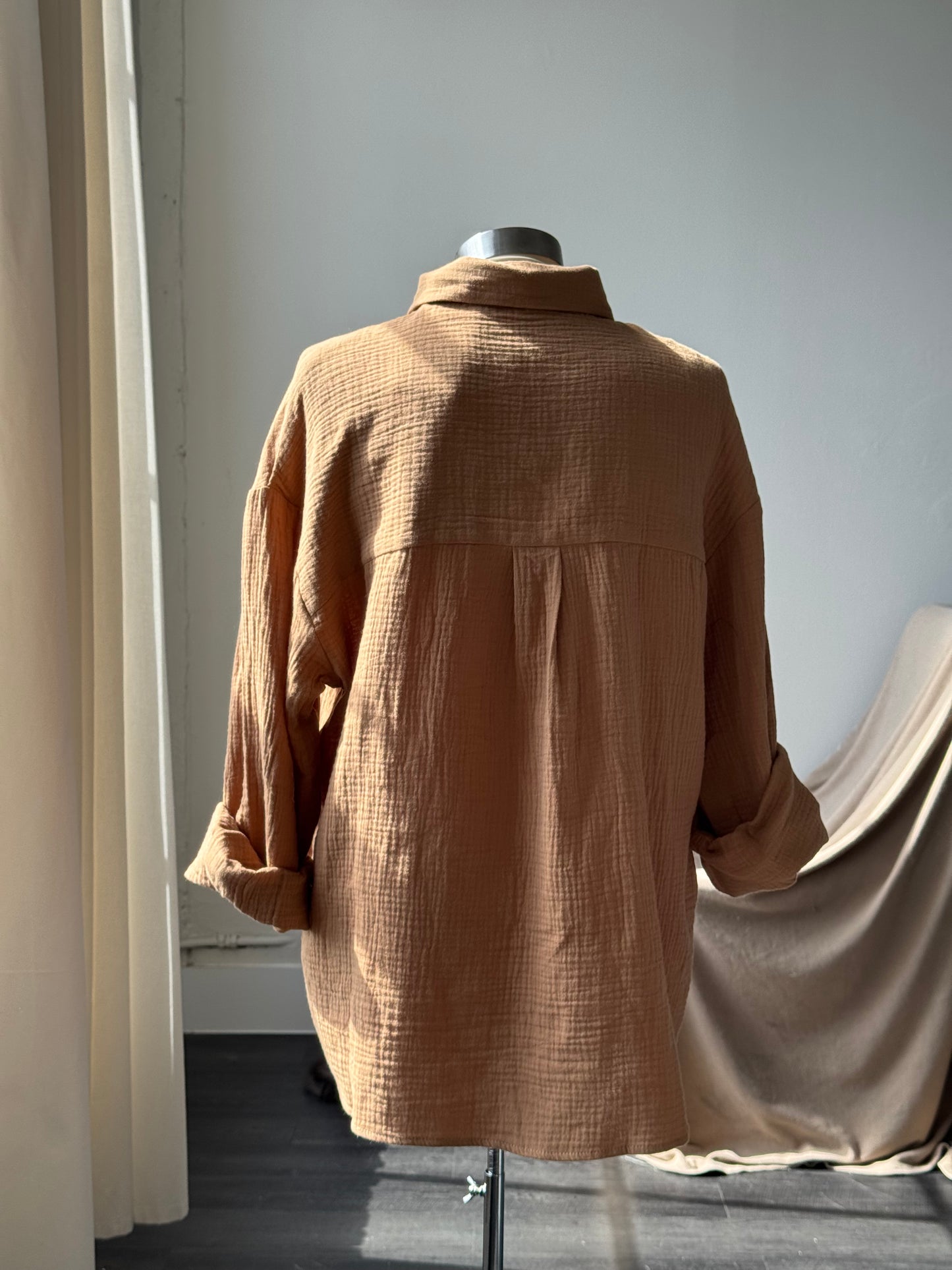 Trish Classic Cotton Boyfriend Button Down In Mocha