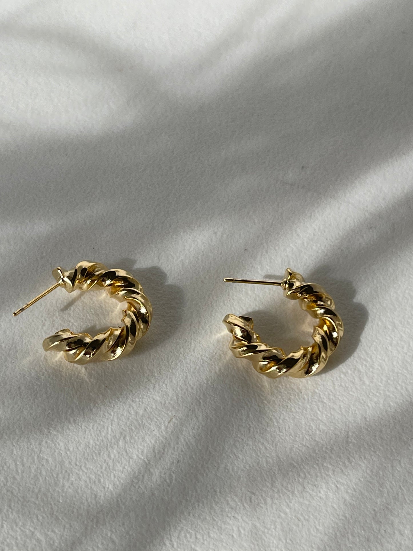 Tory 14k Gold Dipped Bold Twist Hoop Earring In Gold