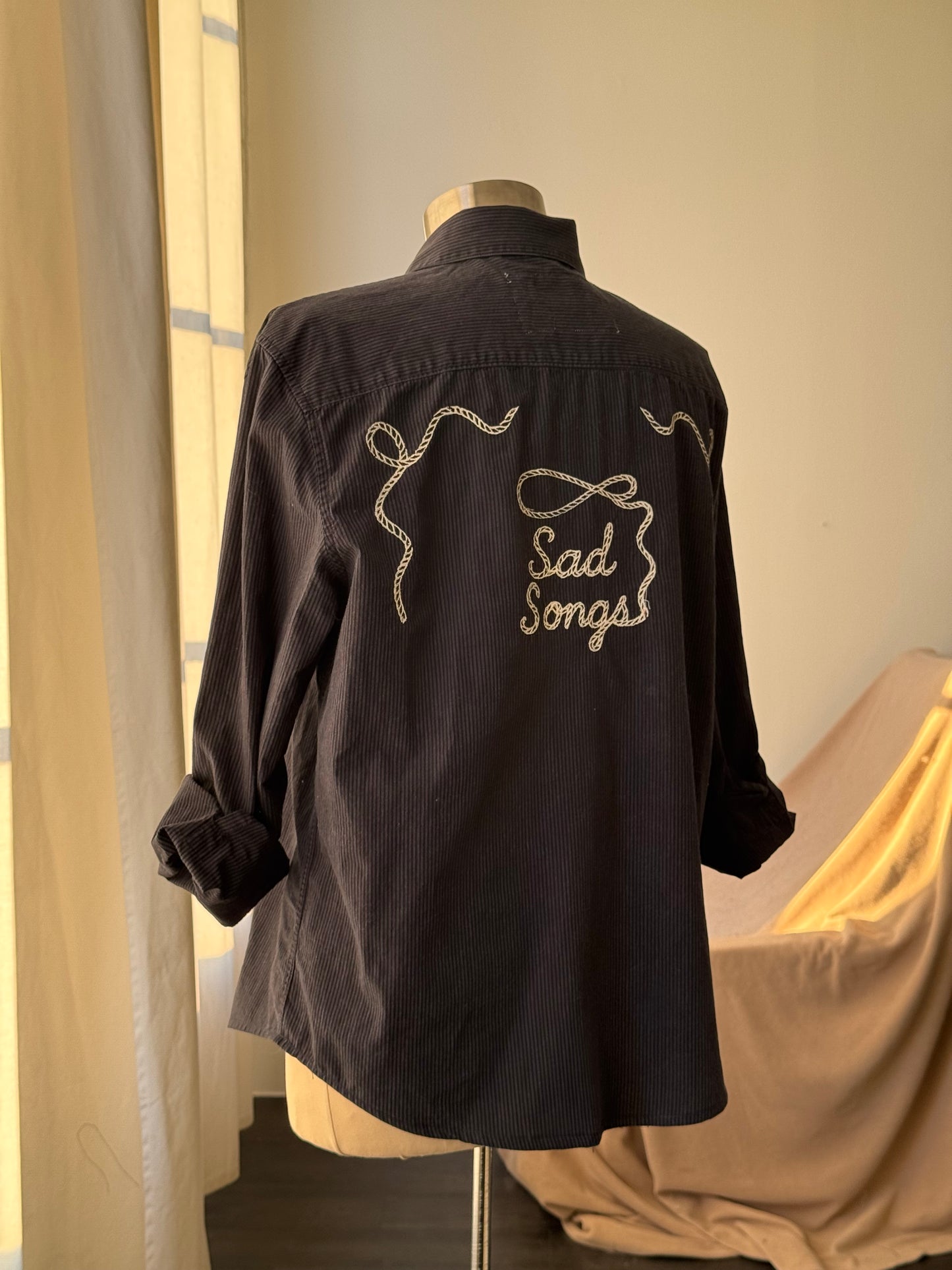 Lawrence Handcrafted Sad Songs Cropped Cotton Button Down Long Sleeve In Pinstripe Midnight Navy