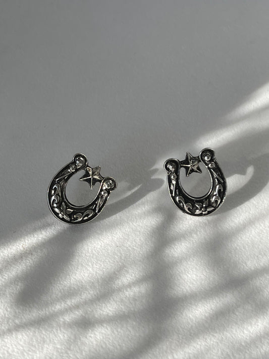 Lucky Western Horseshoe Stud Earring In Silver