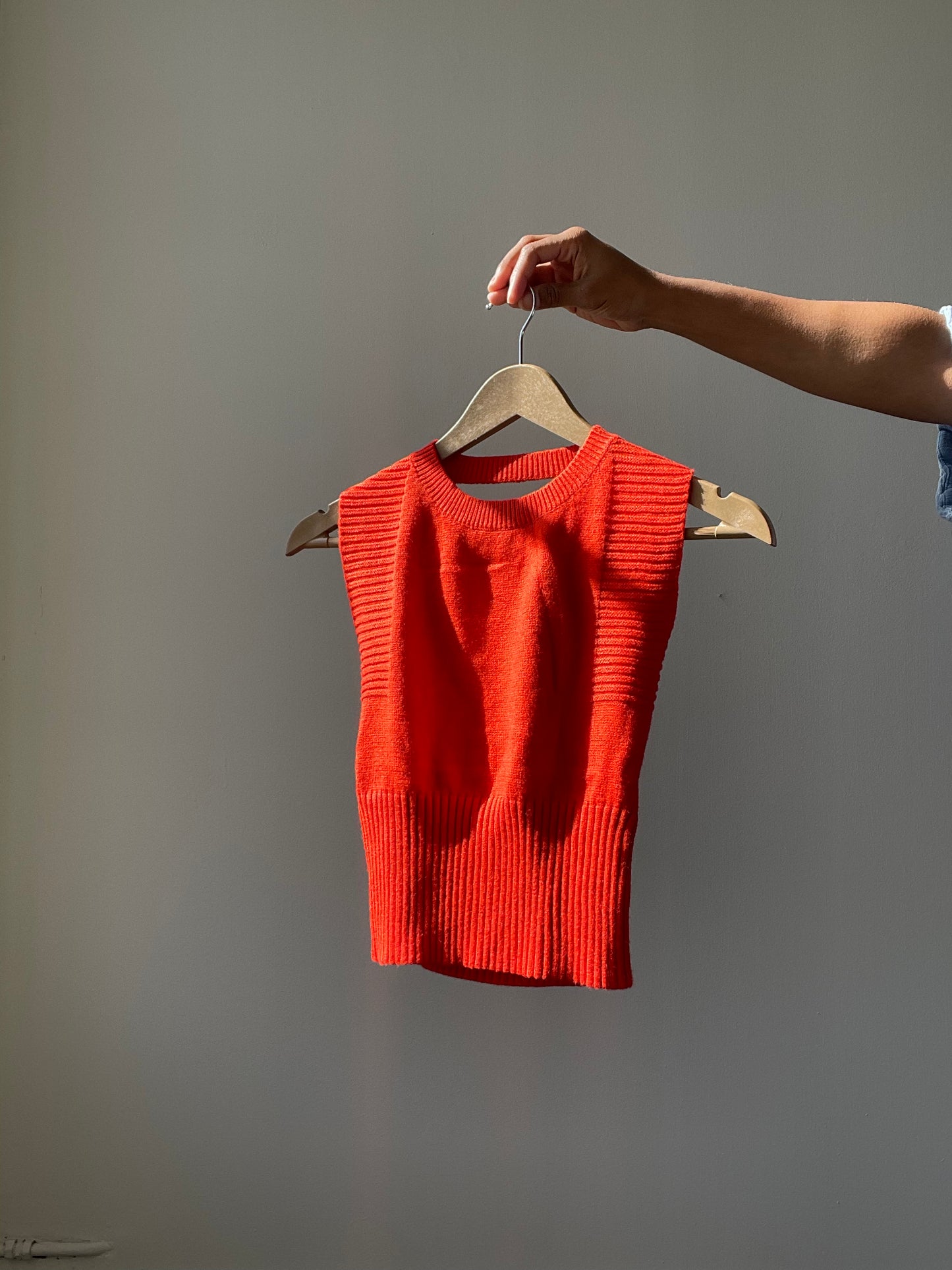 Chelsea Open Back Cropped Sweater Vest In Electric Cherry