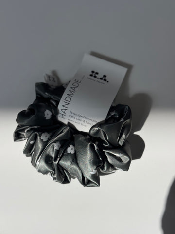 Willy Daisy Handcrafted Satin Scrunchie In Olive
