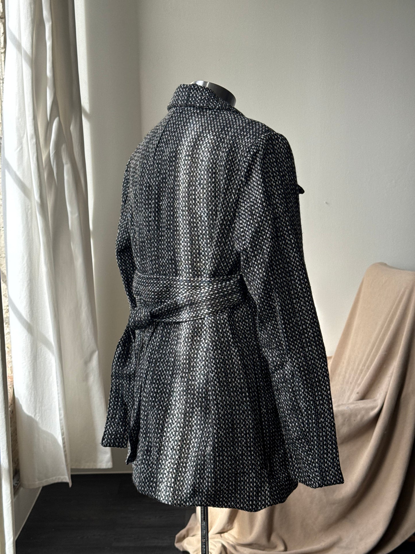 Braxton Classic Tweed Tailored Jacket In Black