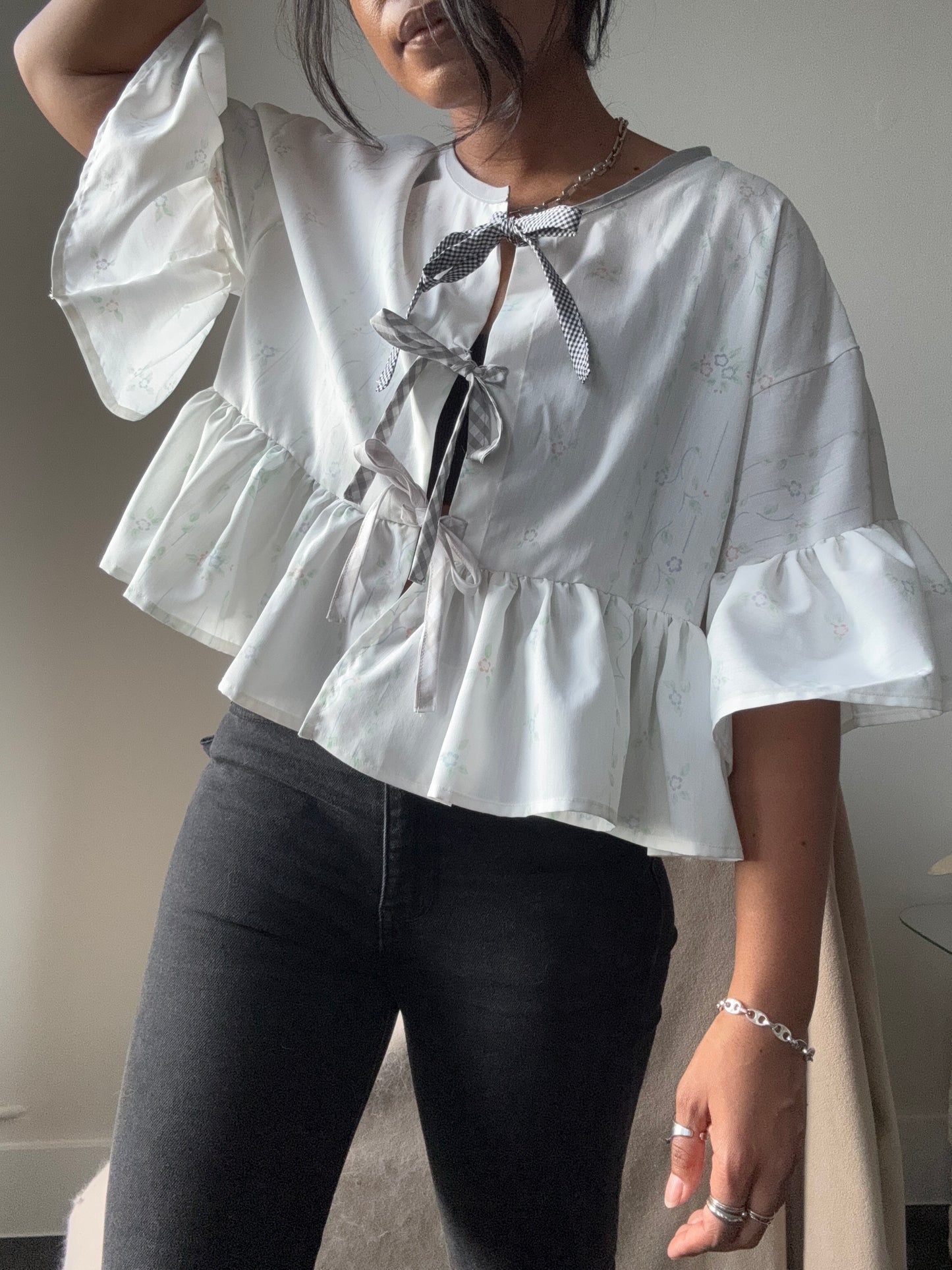 Joycie Vintage Cotton Handcrafted Ruffle Top In Daisies