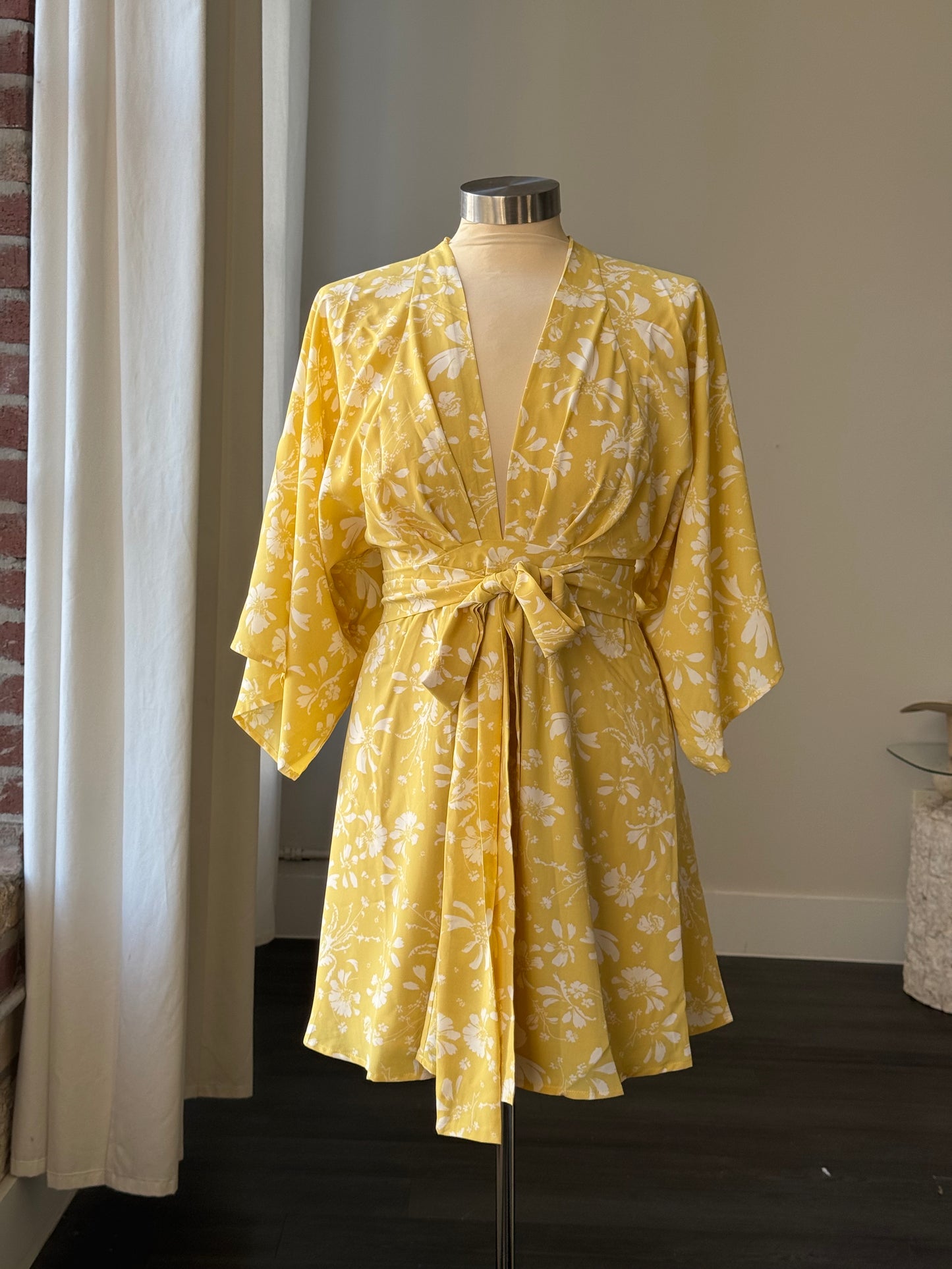 Kinsey Floral Kimono Tie Front Dress In Lemon