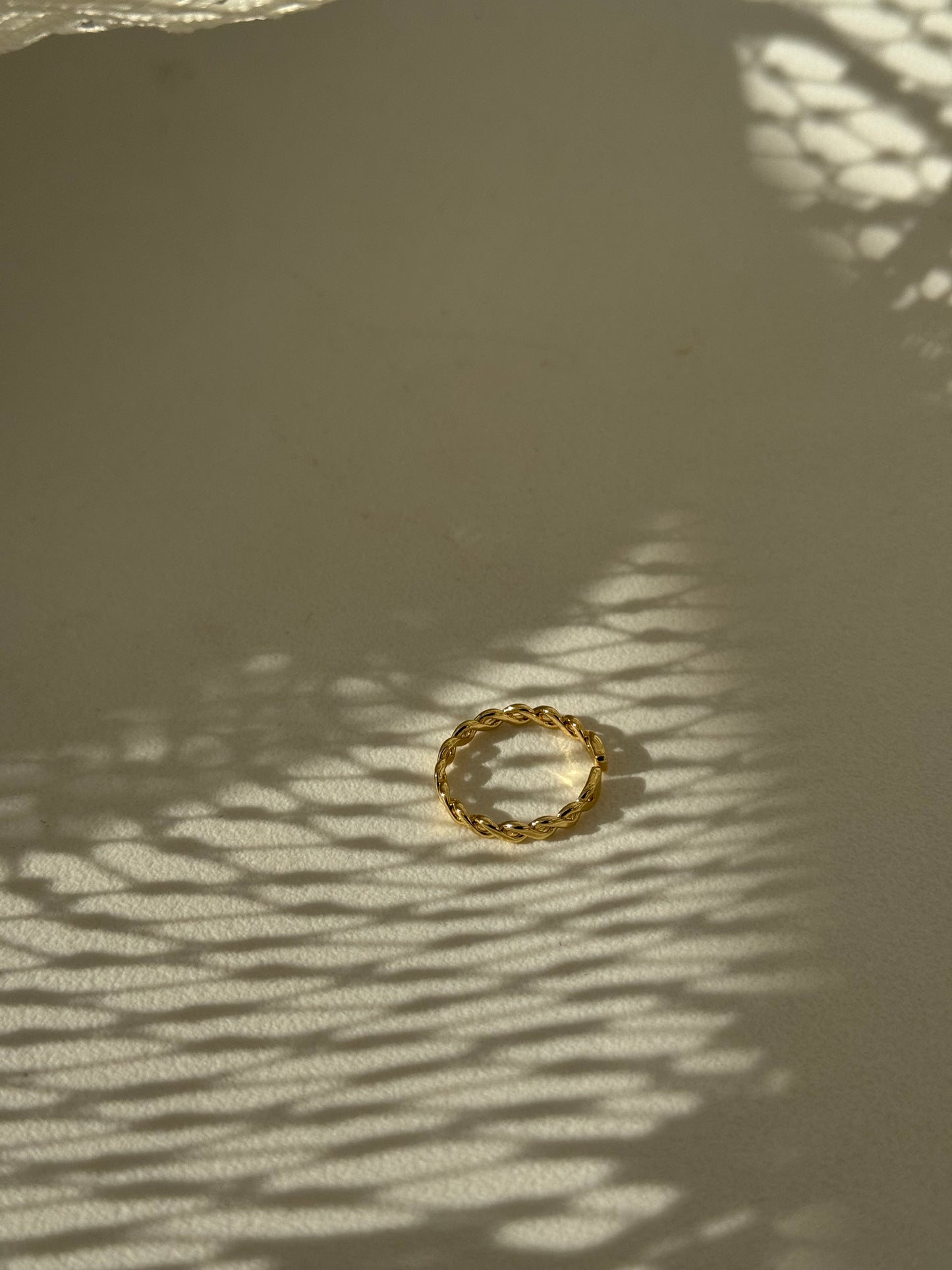 Kayla Classic Flat Twist Band Ring In Gold