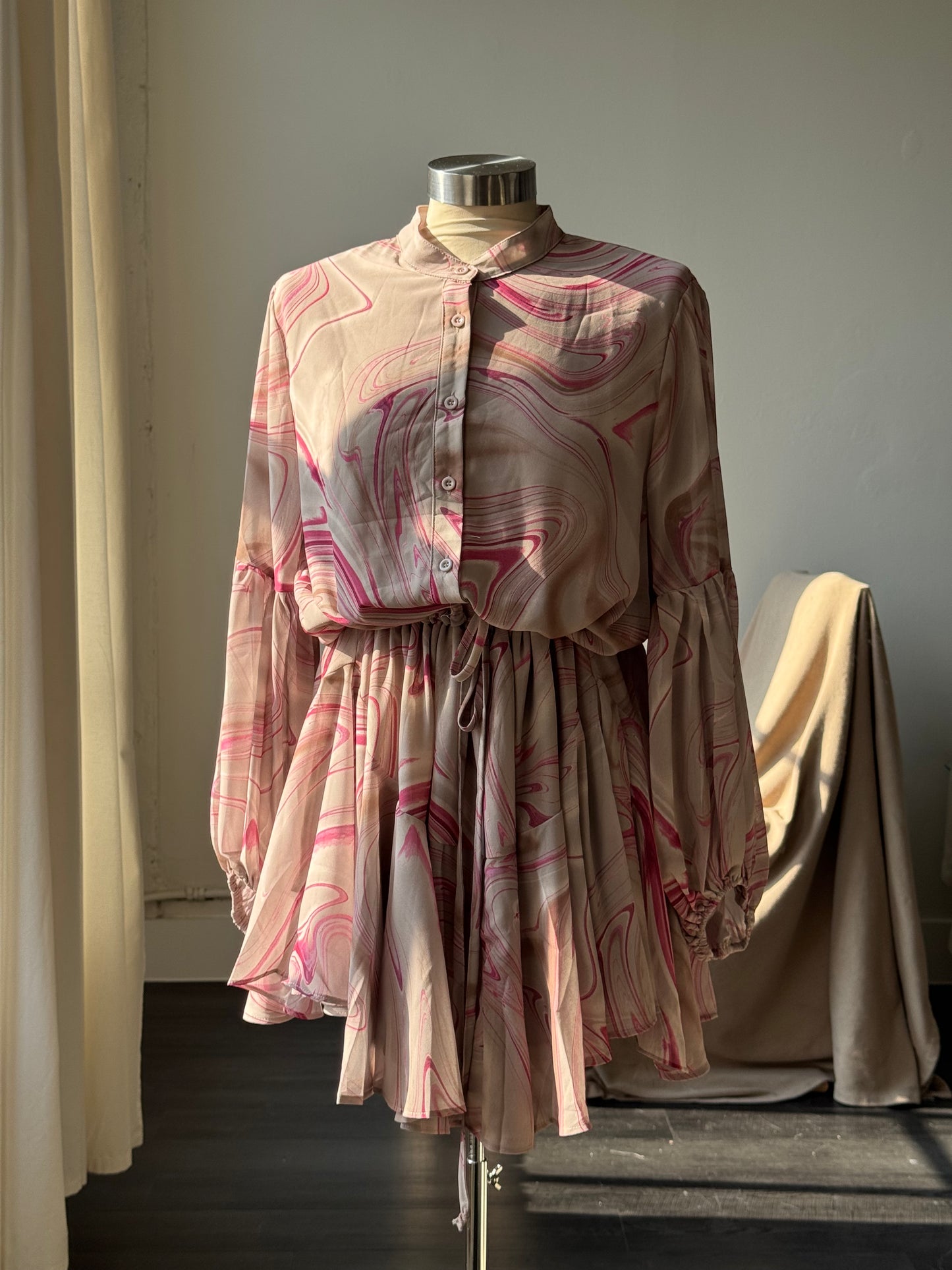 Holly Lantern Balloon Sleeve Dress In Canyon 