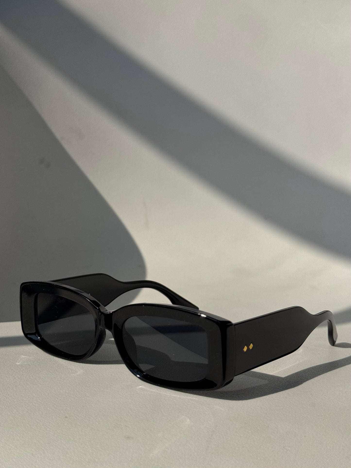 Shasta Square Double Stud Sunglasses In Jet Black