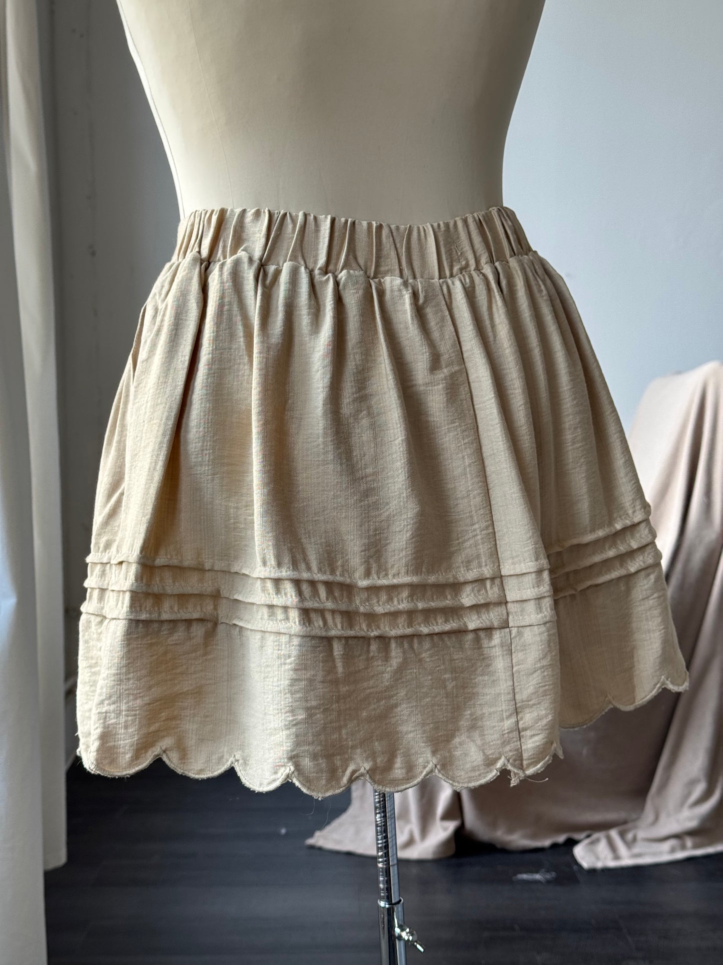 Ginny Cotton Pleated & Scallop Skirt In Taupe