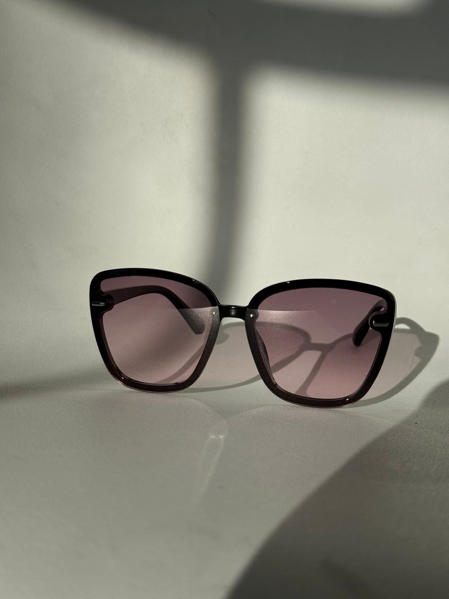 Cherie 70s Style Sunglasses in Blush