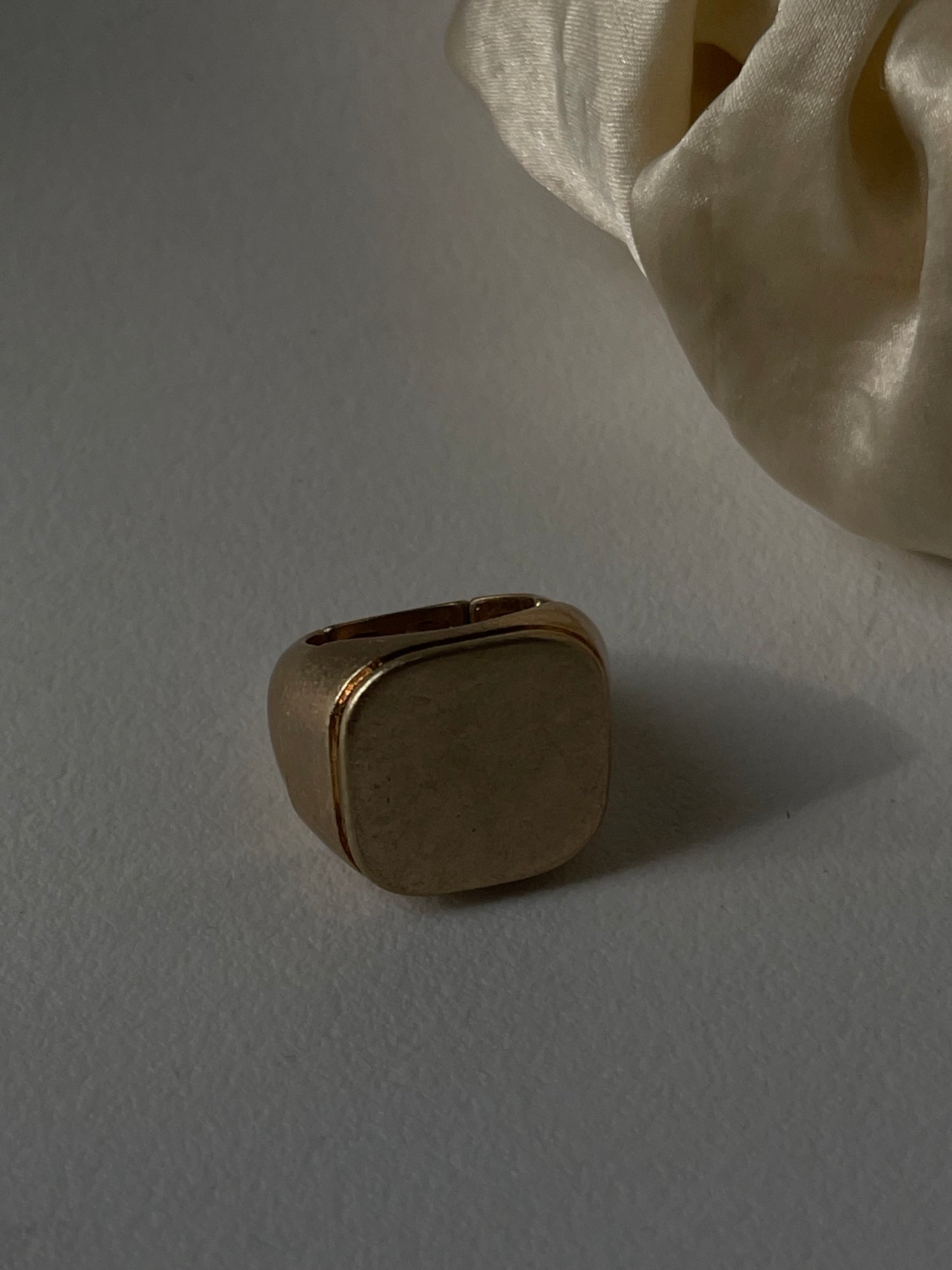 Mabel Classics Class Ring In Matte Gold