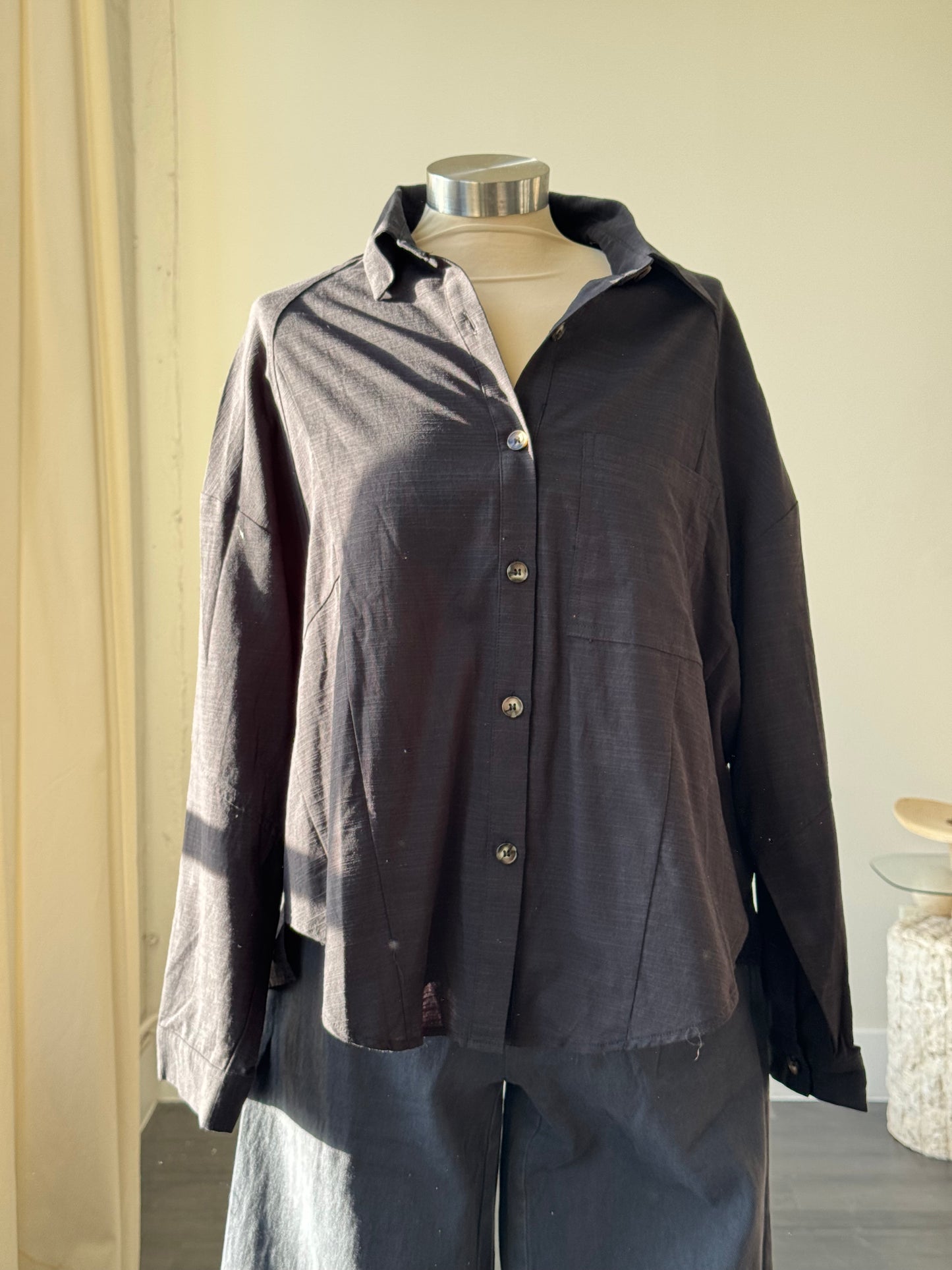 Stephen Cotton Open Back Button Down In Black