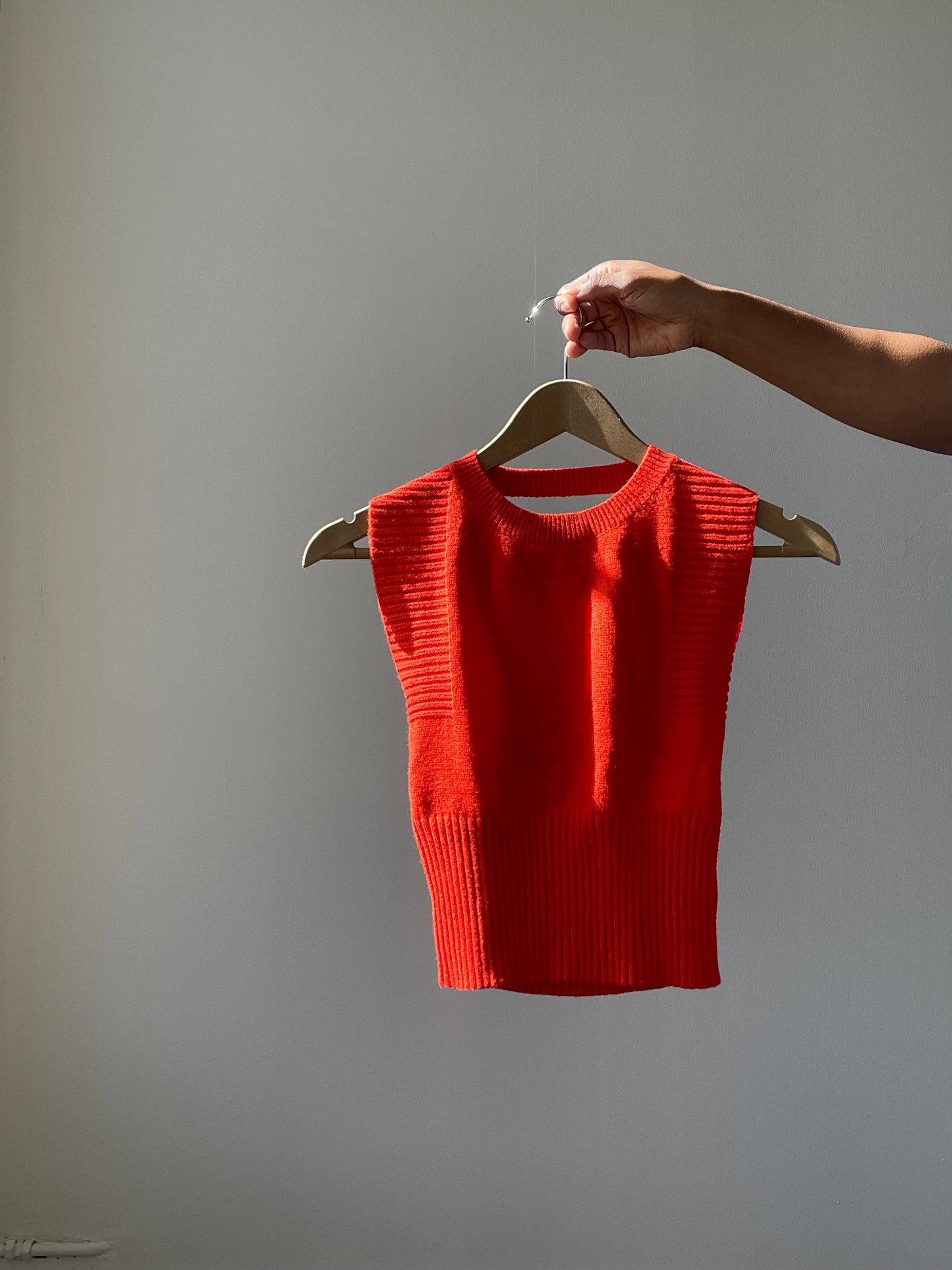 Chelsea Open Back Cropped Sweater Vest In Electric Cherry