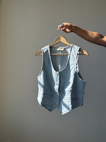 Judith Classic Western Style Low Neck Denim In Light Wash