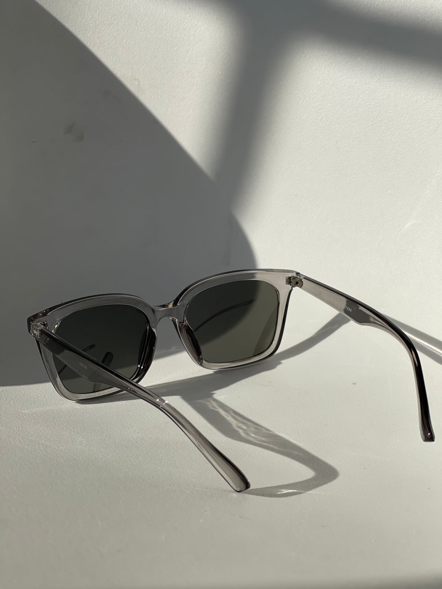 Caige Classic Sunglasses In Grey