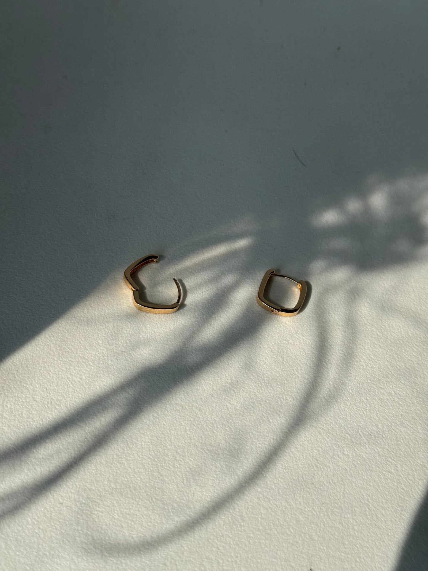 Henry Square Hug Hoop Earring In Gold