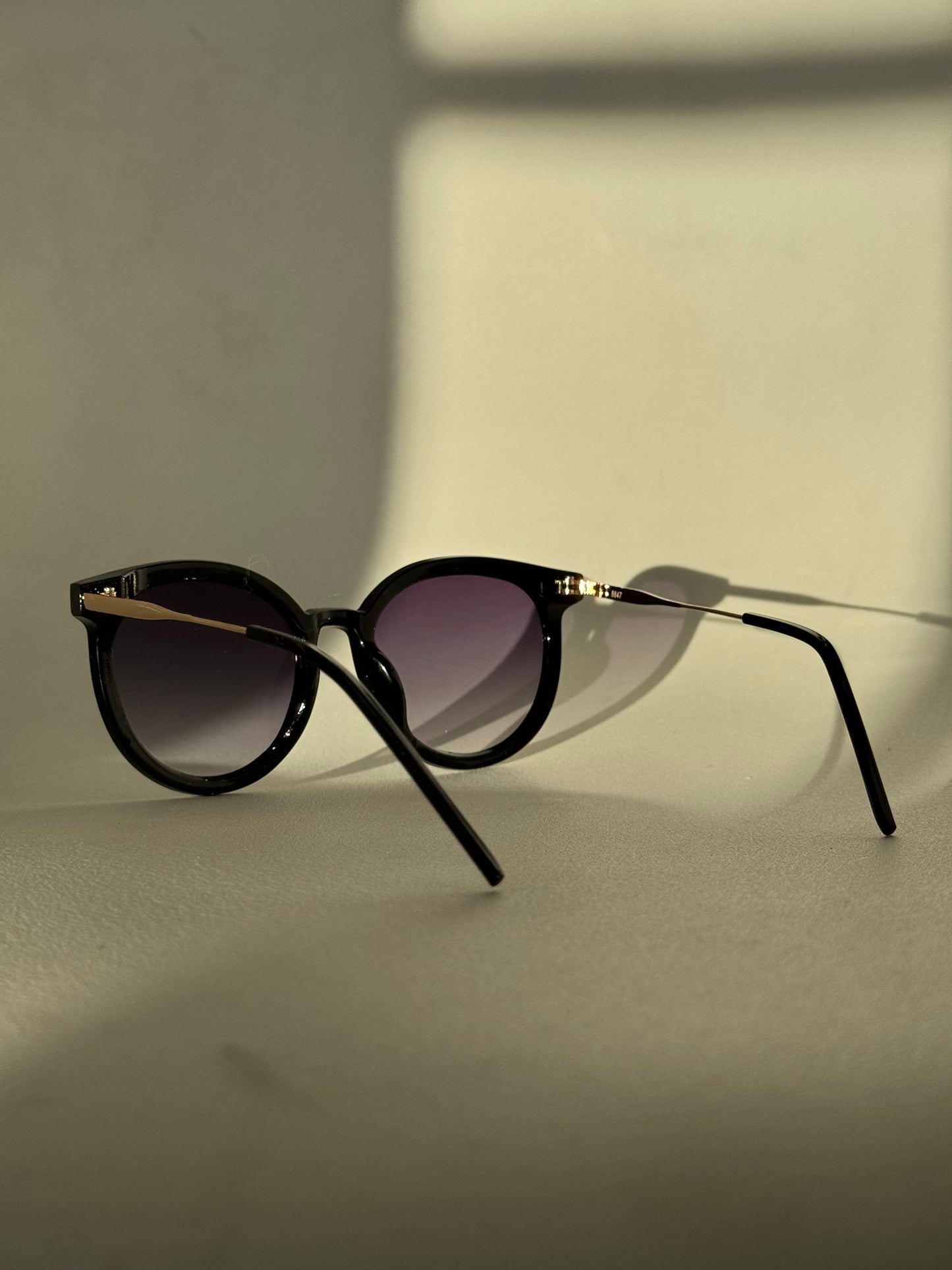 Patrick Tri Stud Sunglasses In Black Hombre