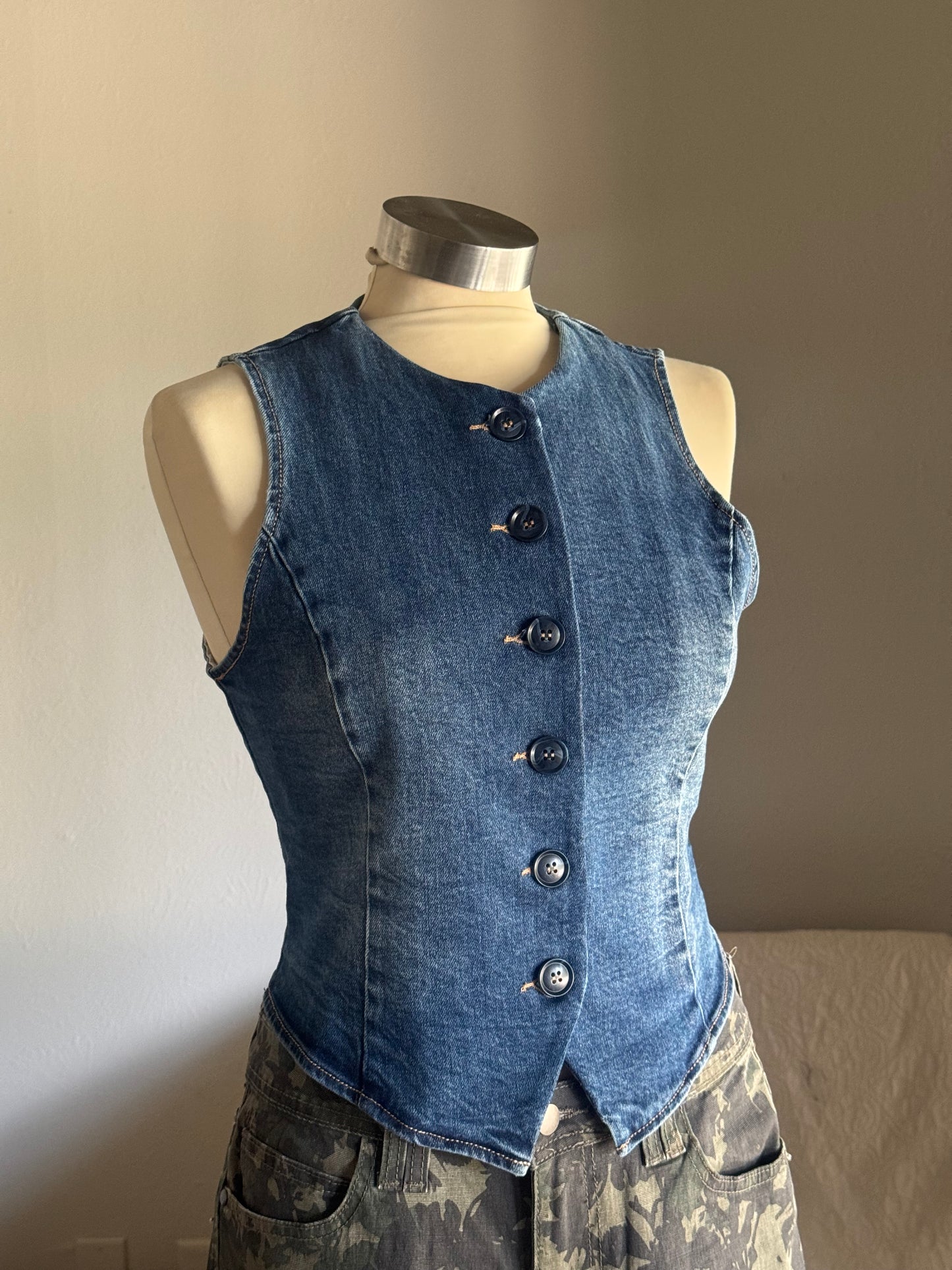 Montana Classic Scoop Neck Denim Vest In Vintage Indgo