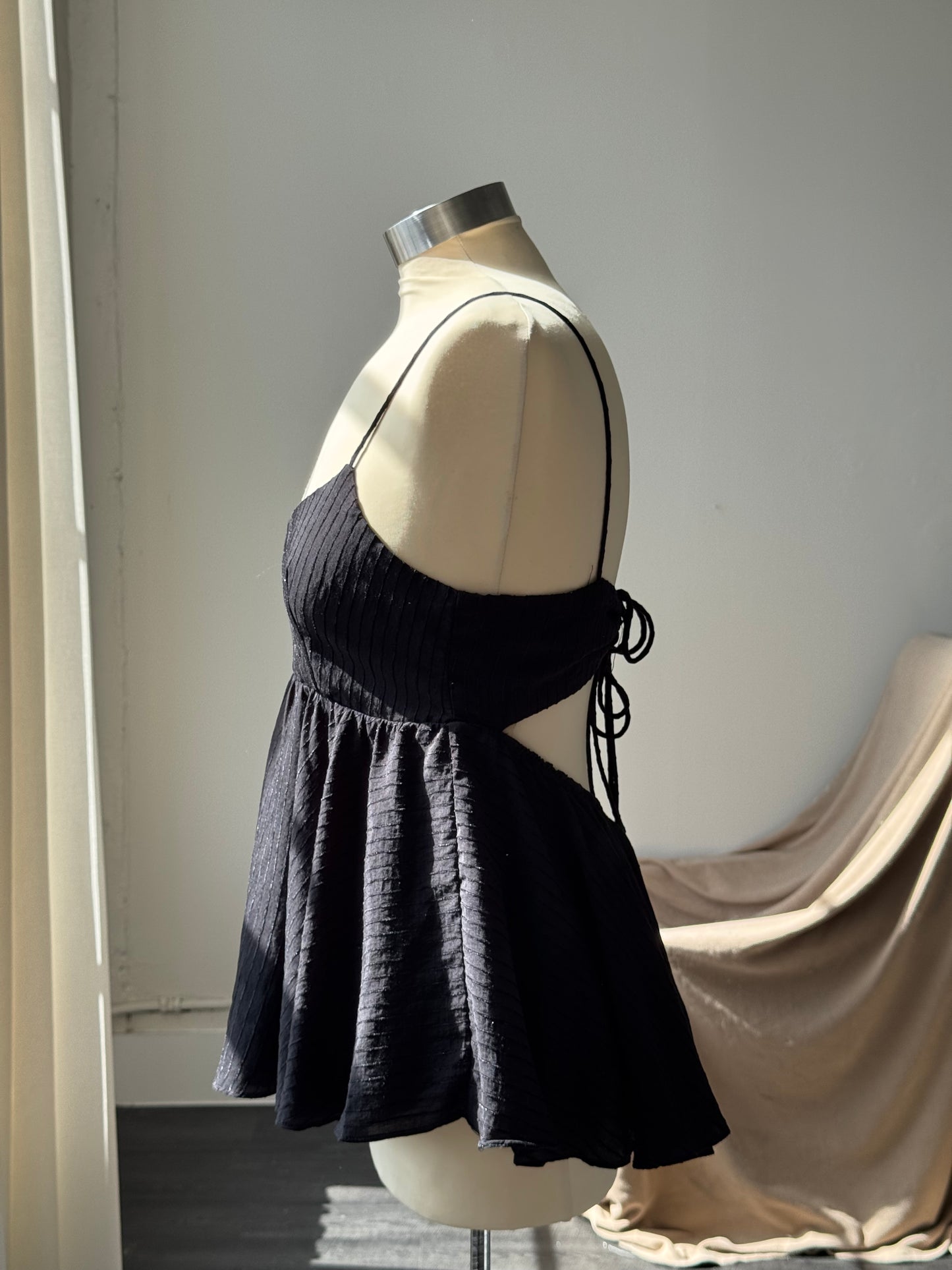 Mabel Open Back Doll Top In Black