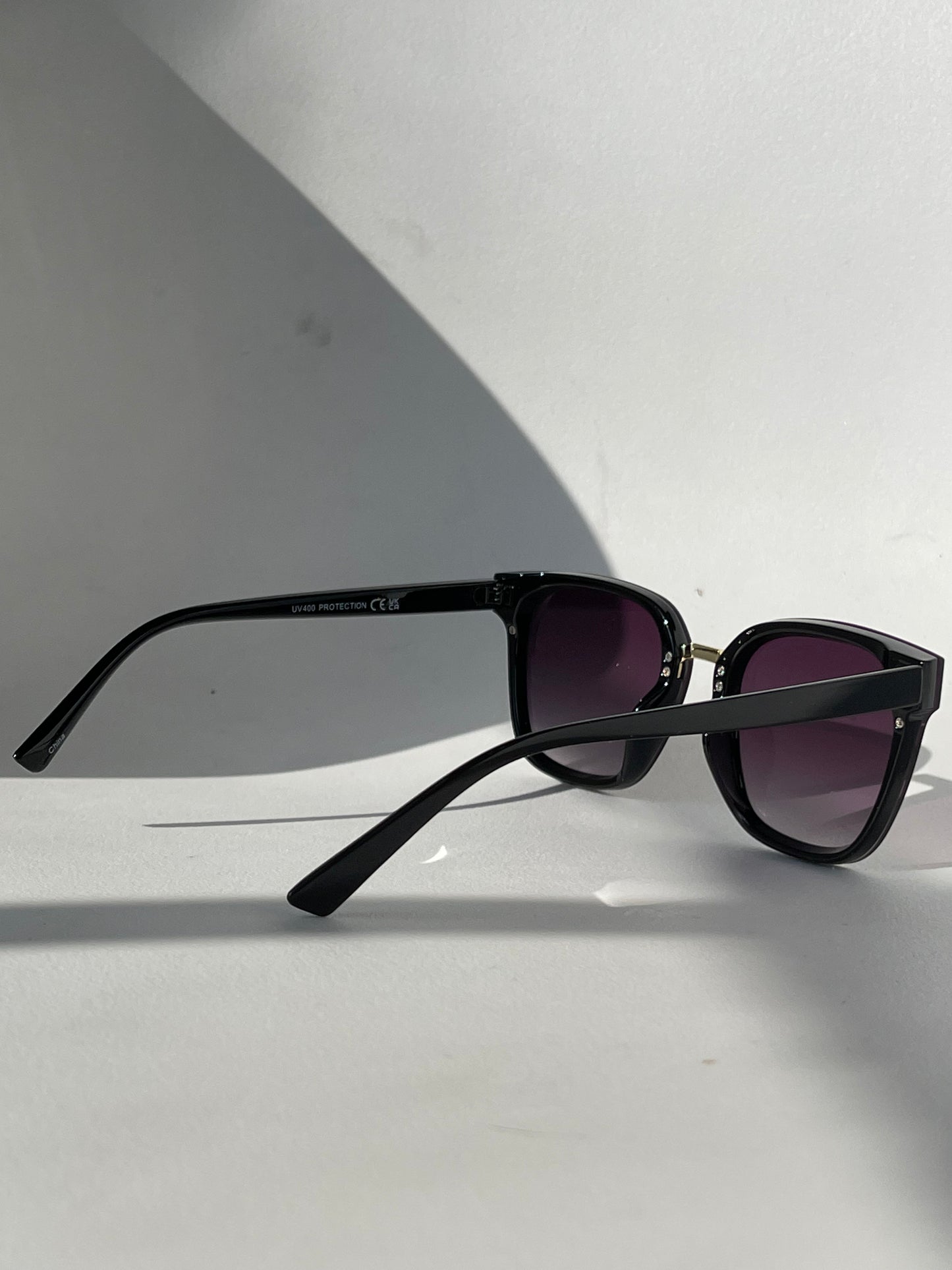 Connor Gold Rim Silver Double Stud Sunglasses In Black Plum