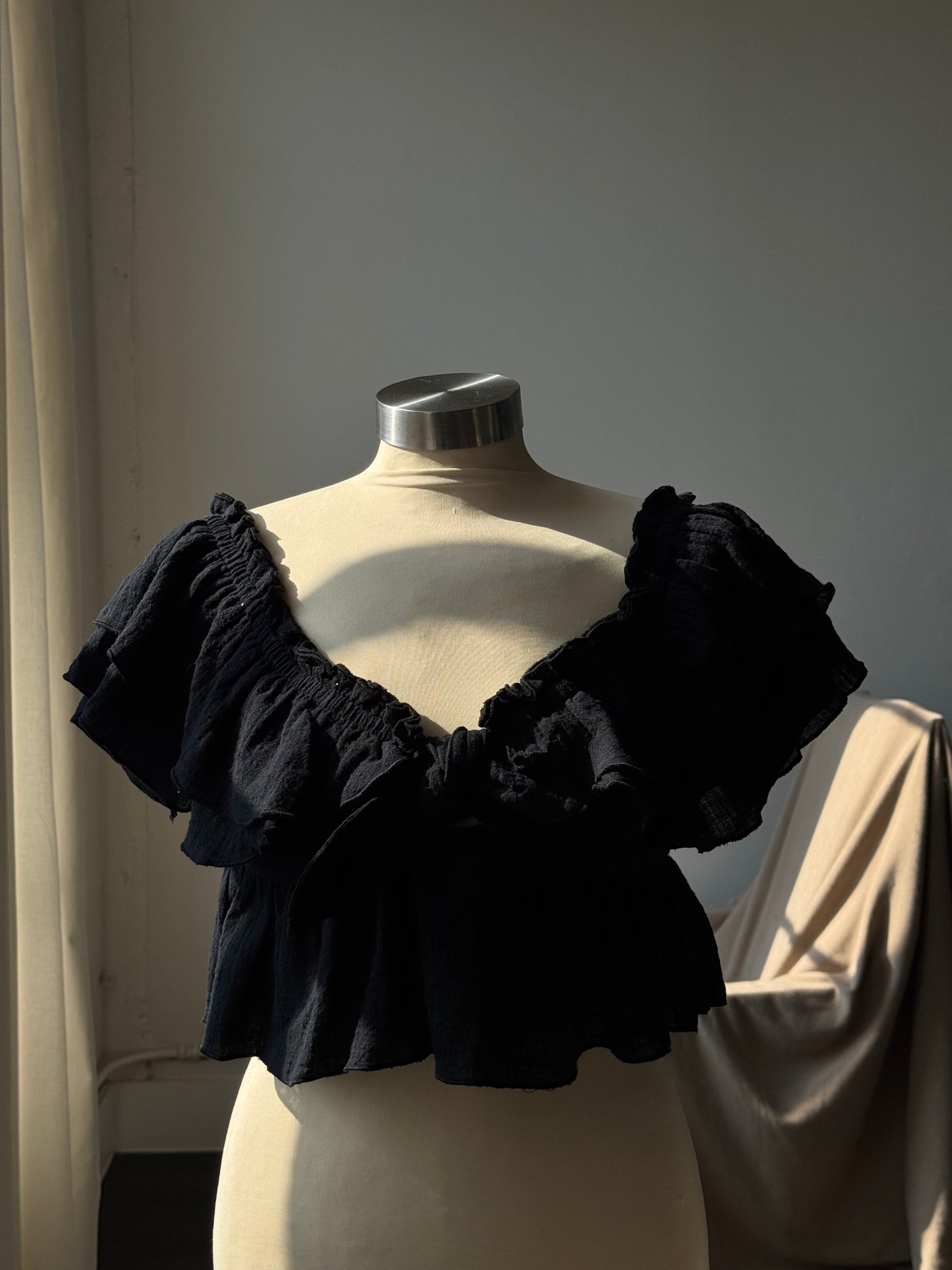 Helena Cotton Ruffle Cropped Top In Black
