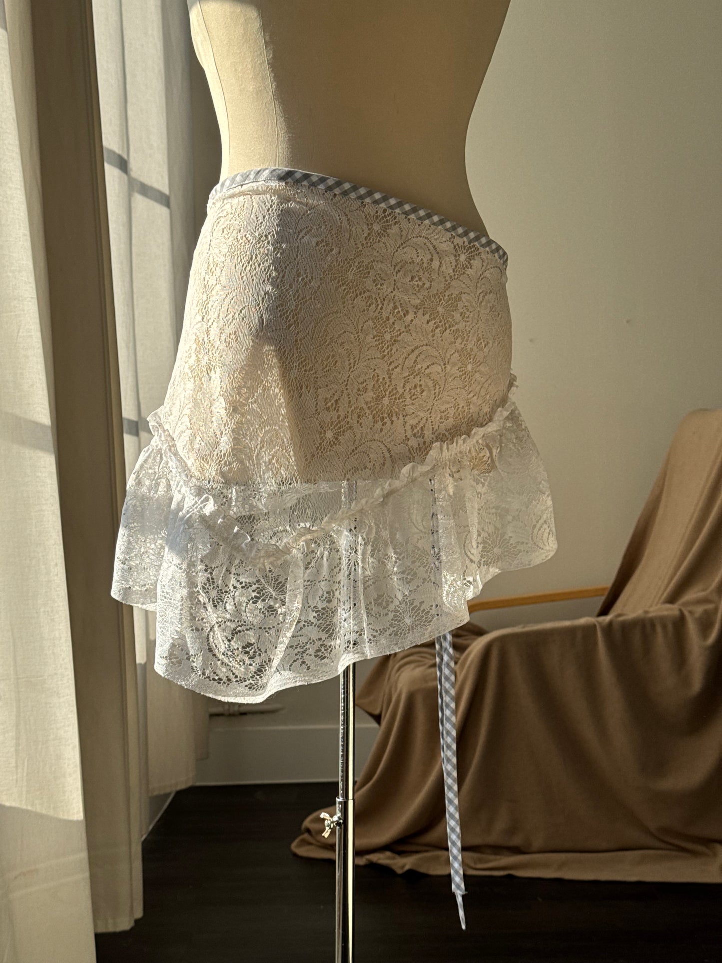 Verde Handcrafted Vintage Lace Ruffle Bandana Belt