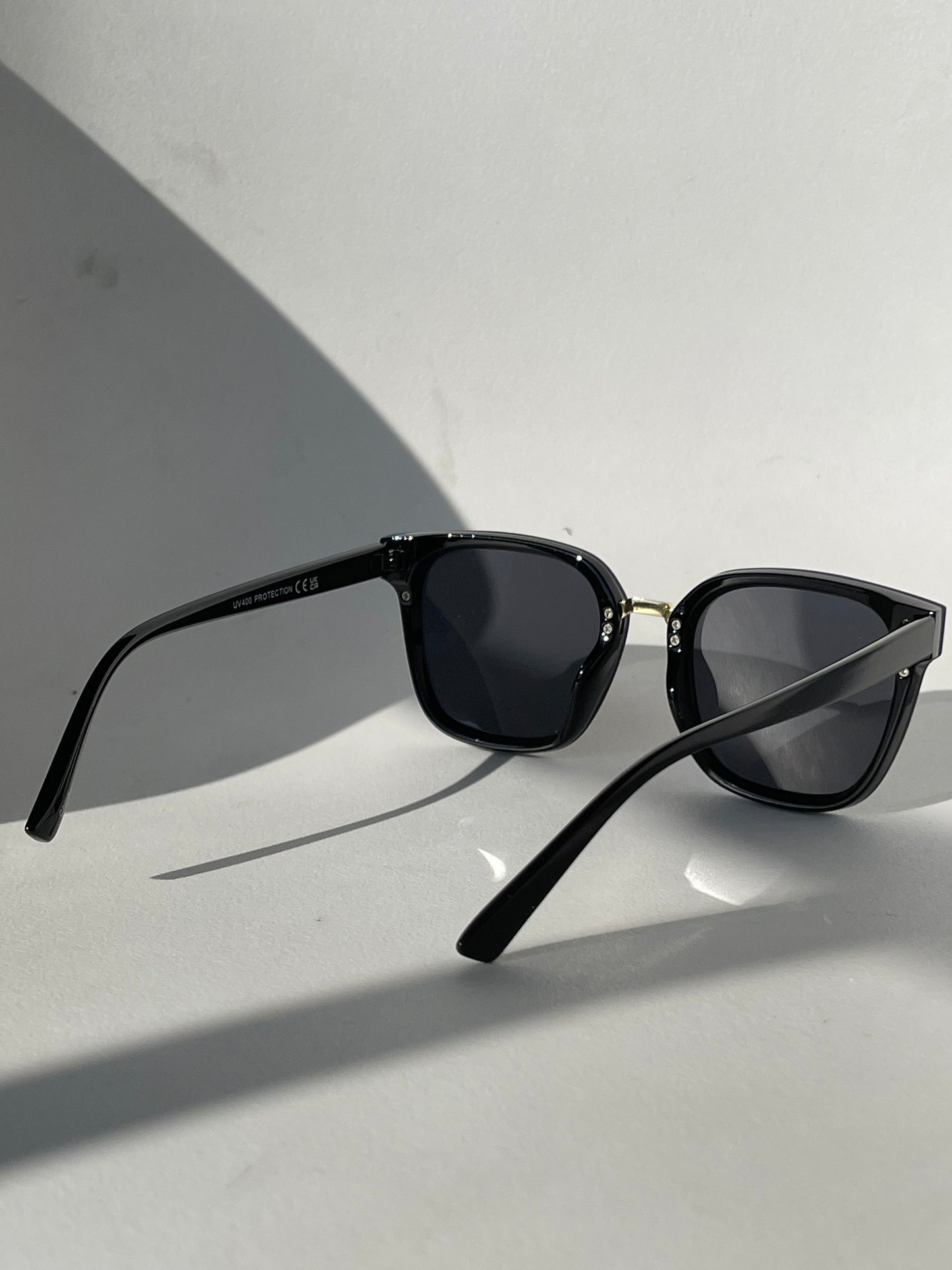 Connor Gold Rim Silver Double Stud Sunglasses In Midnight Black