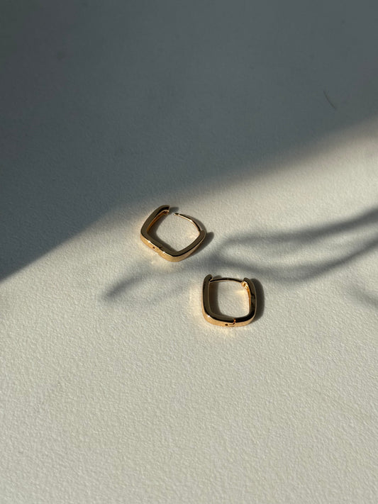 Henry Square Hug Hoop Earring In Gold
