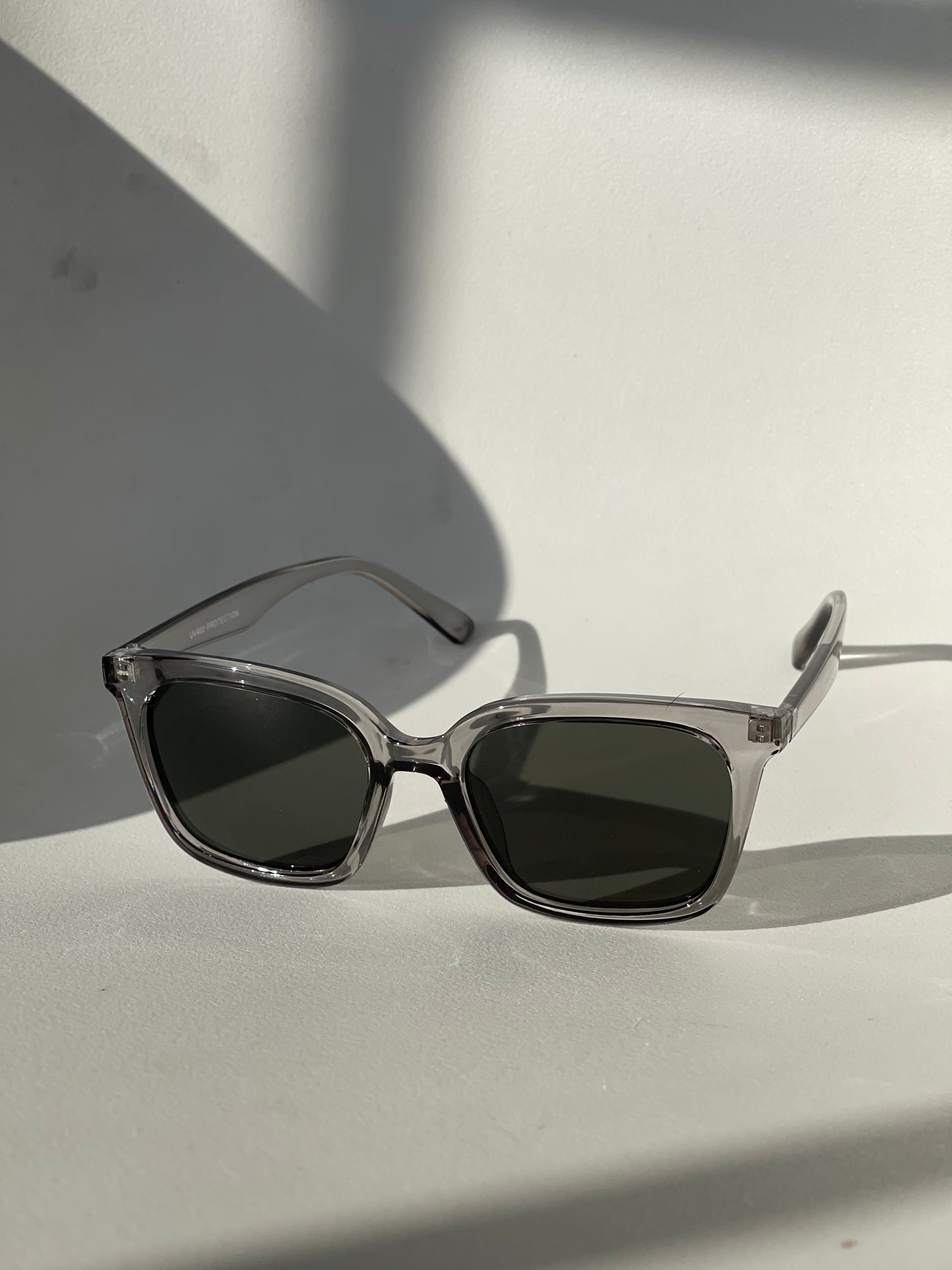 Caige Classic Sunglasses In Grey