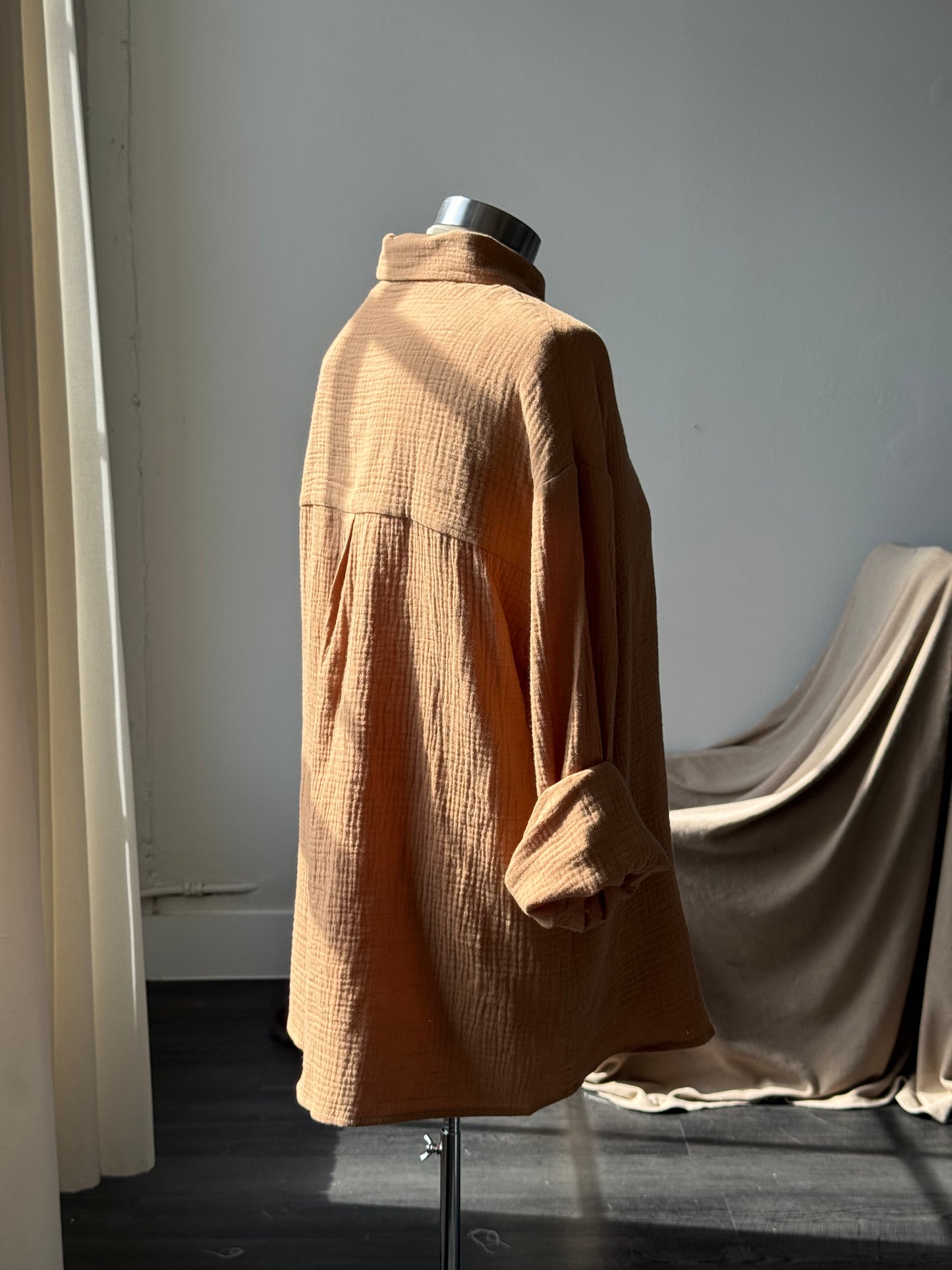 Trish Classic Cotton Boyfriend Button Down In Mocha