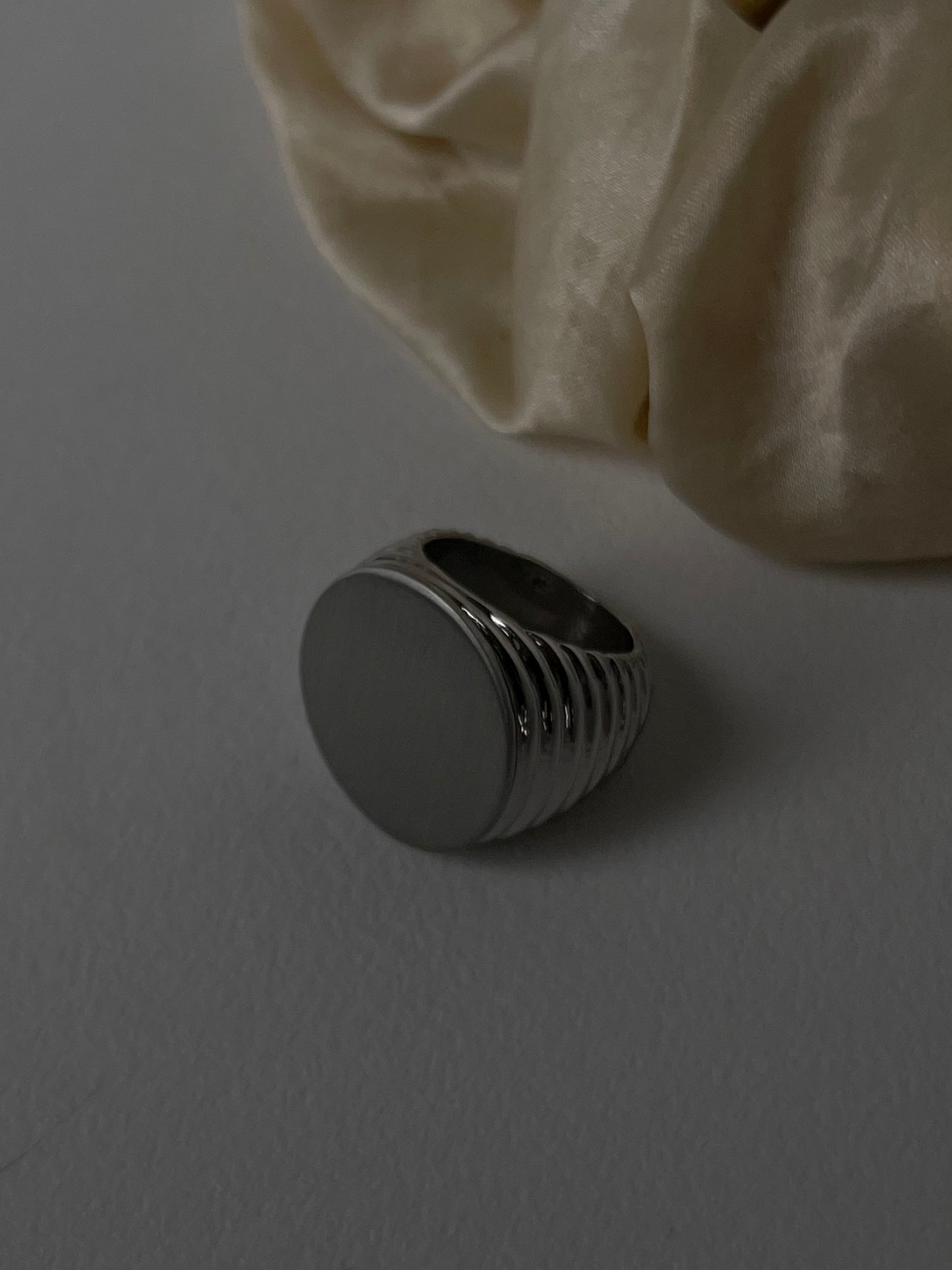 Lucius Classic Class Ring In Gun Silver