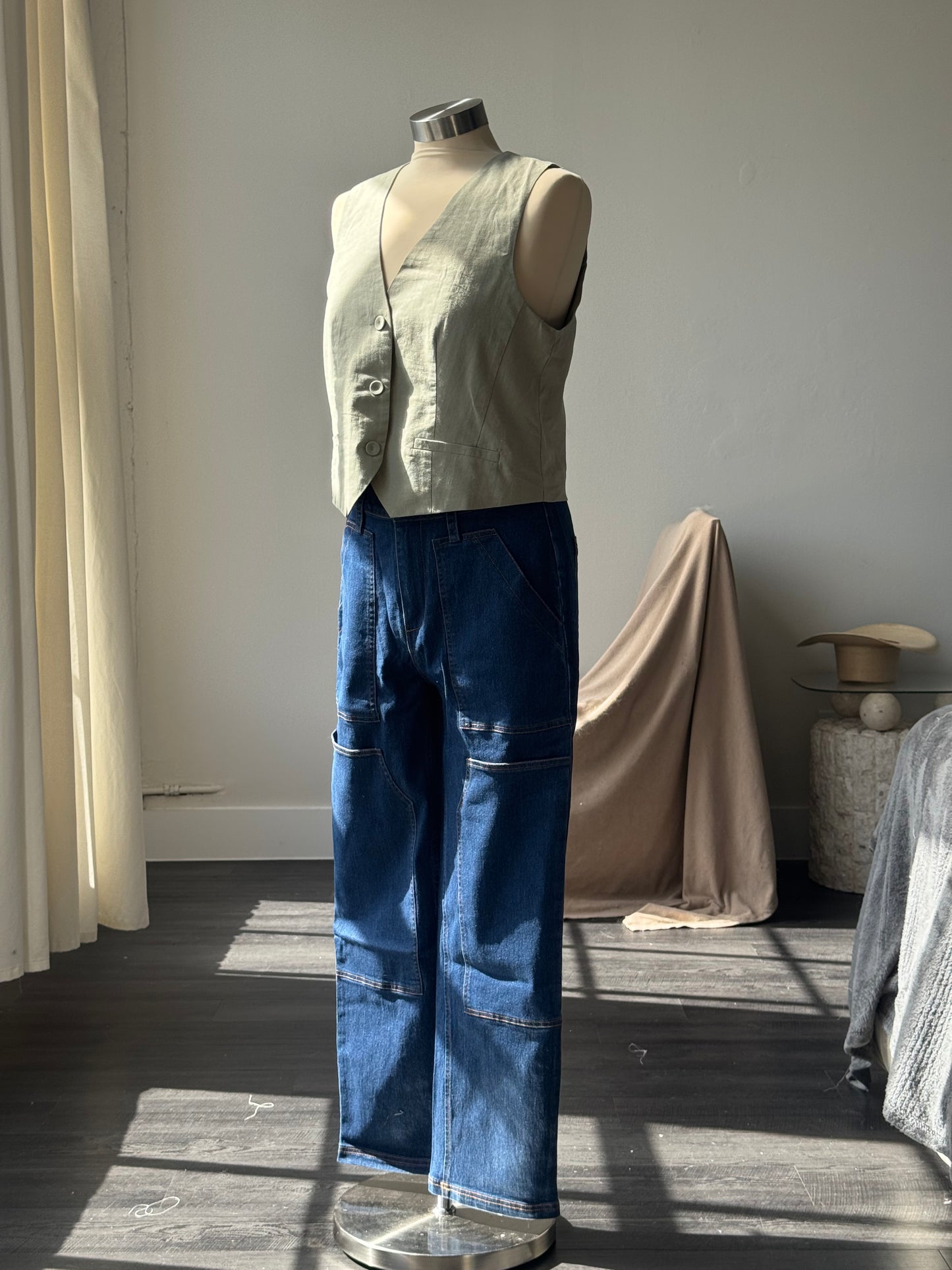 Caleb Classic Cowboy Straight Leg Jeans In Indigo