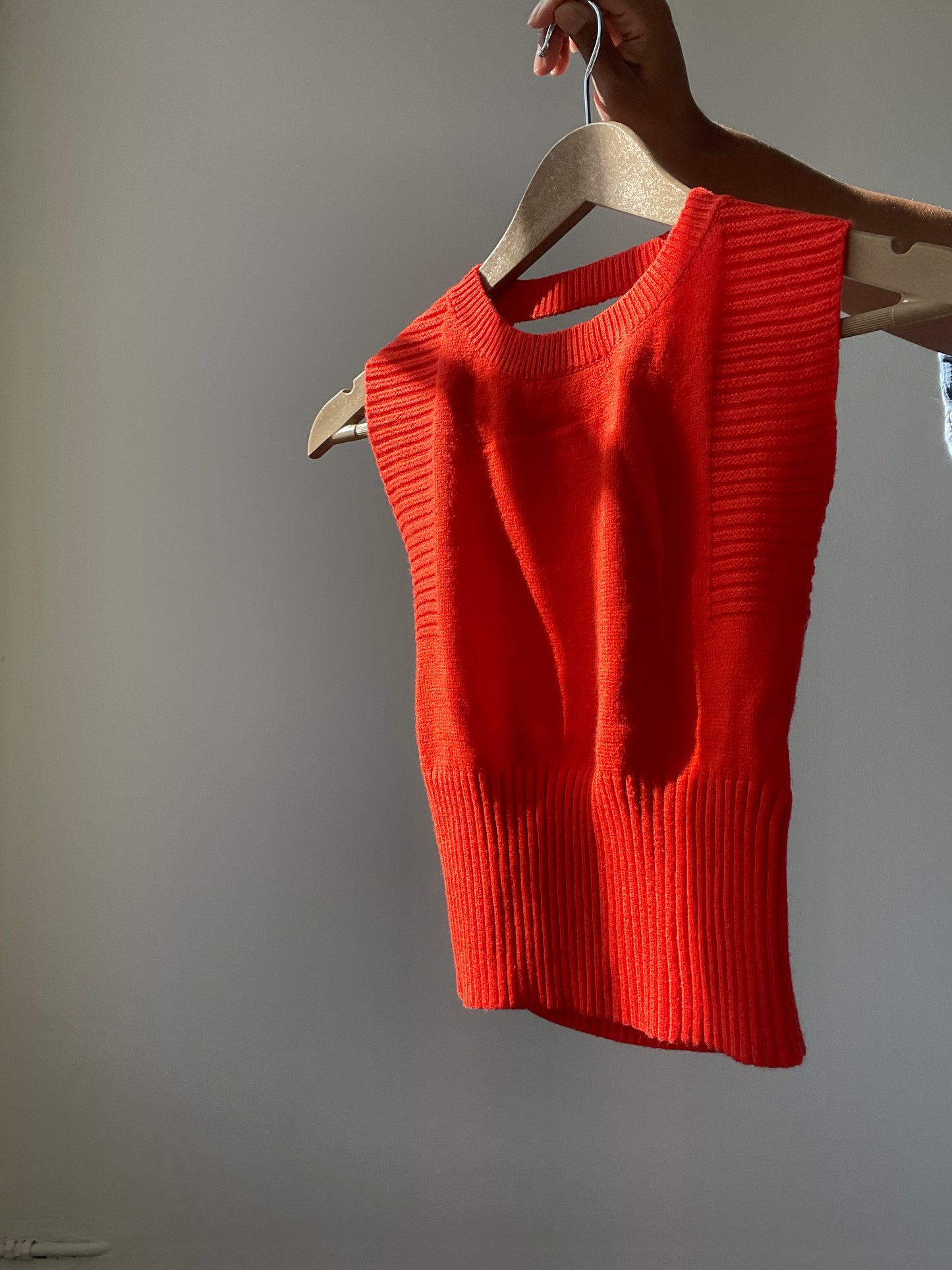 Chelsea Open Back Cropped Sweater Vest In Electric Cherry