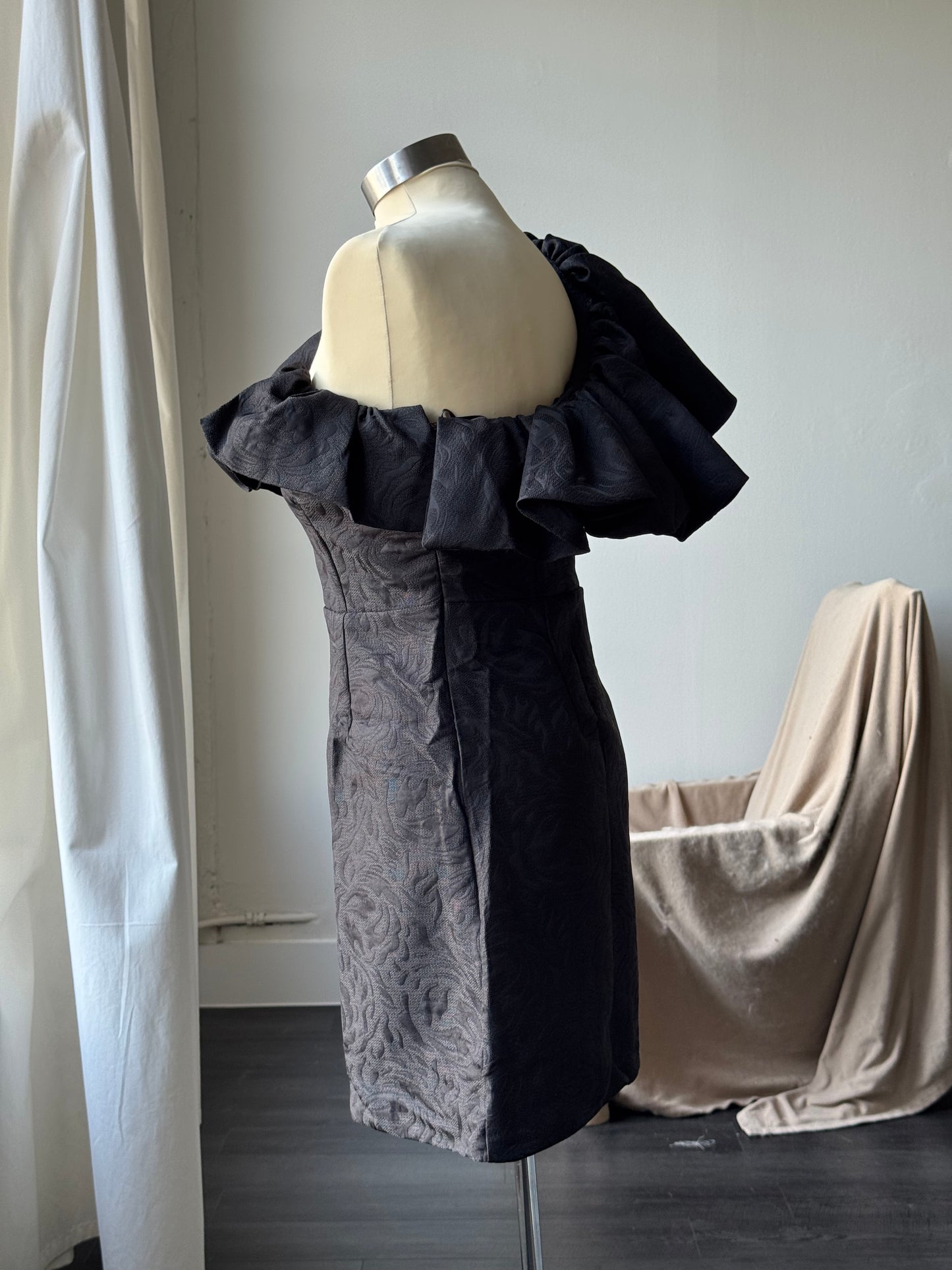 Savanna Cold Shoulder Ruffle Dress In Black