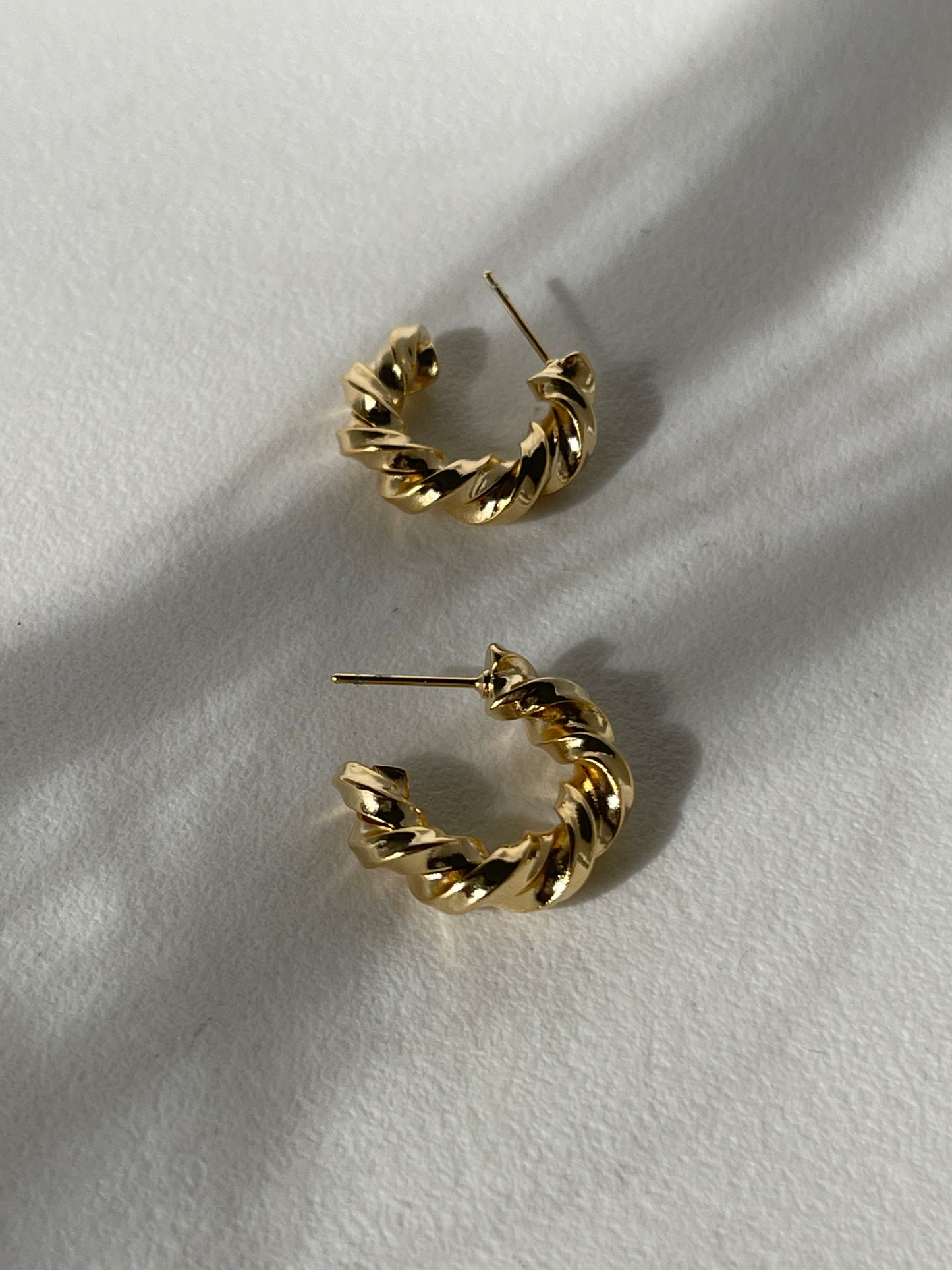 Tory 14k Gold Dipped Bold Twist Hoop Earring In Gold