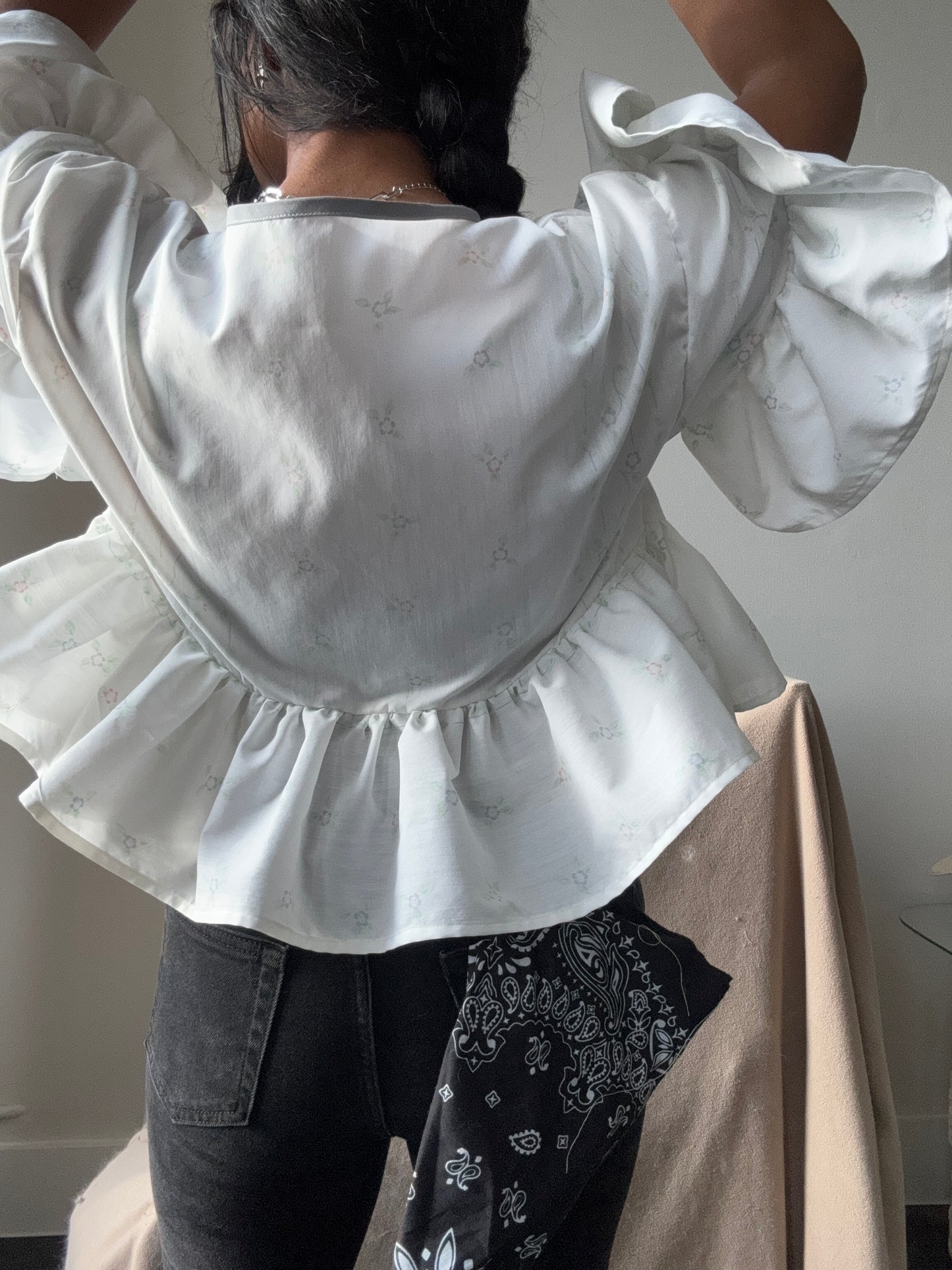 Joycie Vintage Cotton Handcrafted Ruffle Top In Daisies