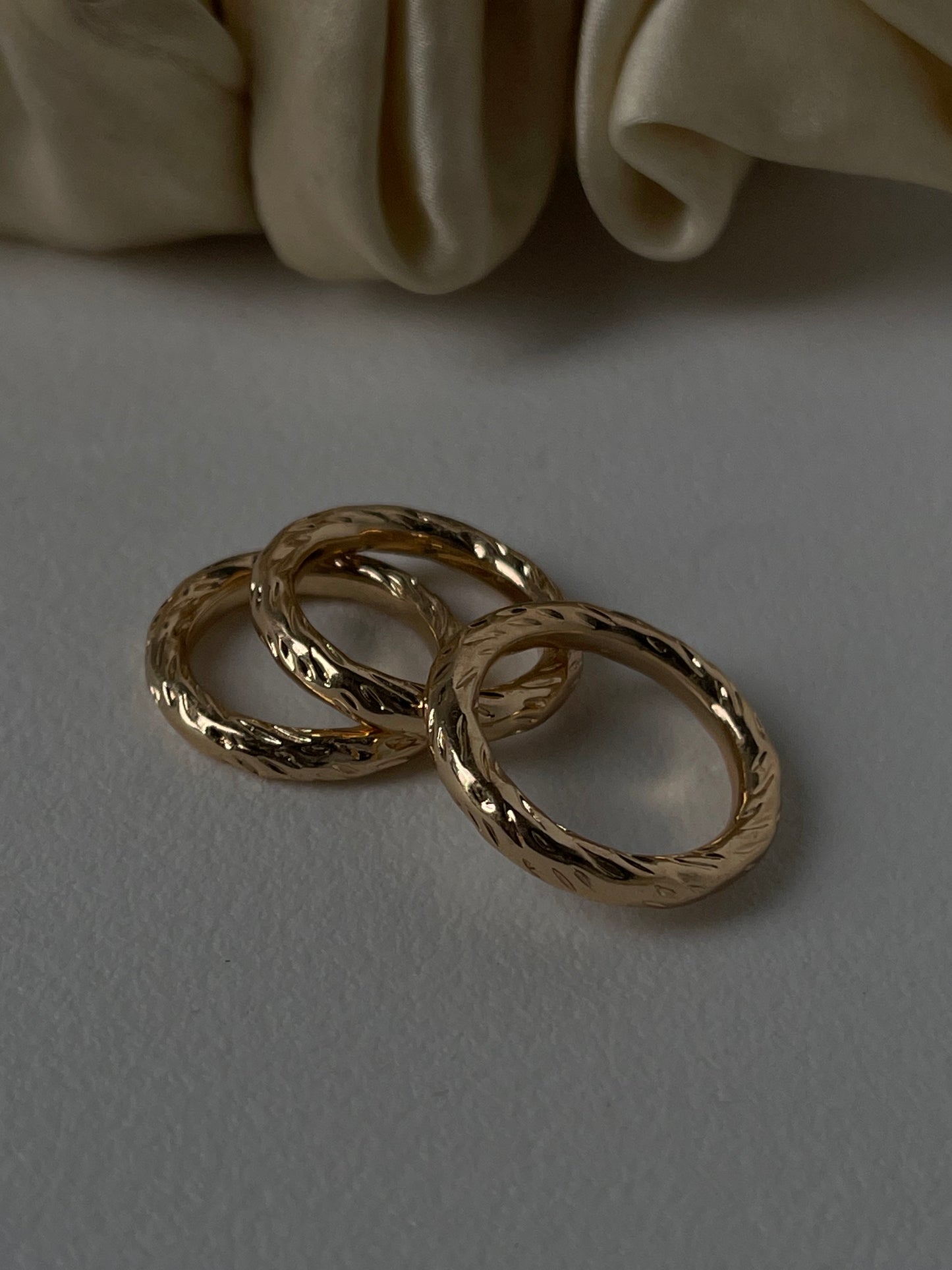 Charlie Organic Etched Ring Set In Gold