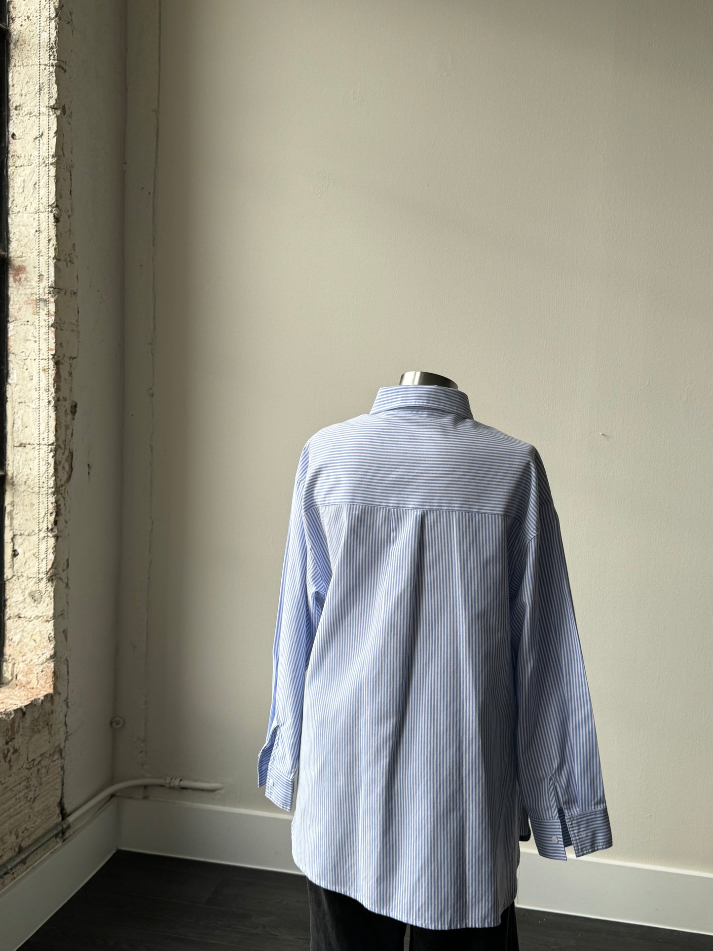 Charlie Cotton Classic Striped Button Down In White Blue