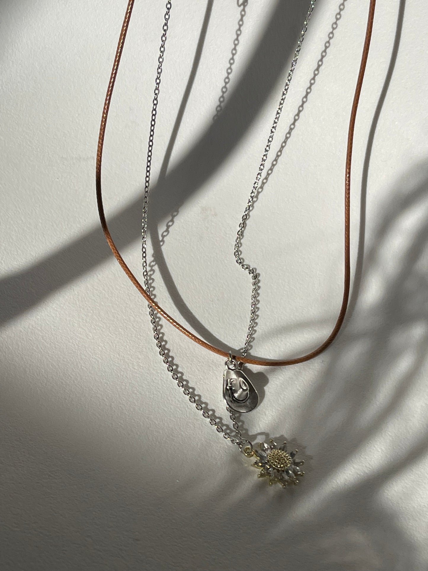 Sagan Sunflower Lasso & Cowboy Hat Charm Necklace In Silver