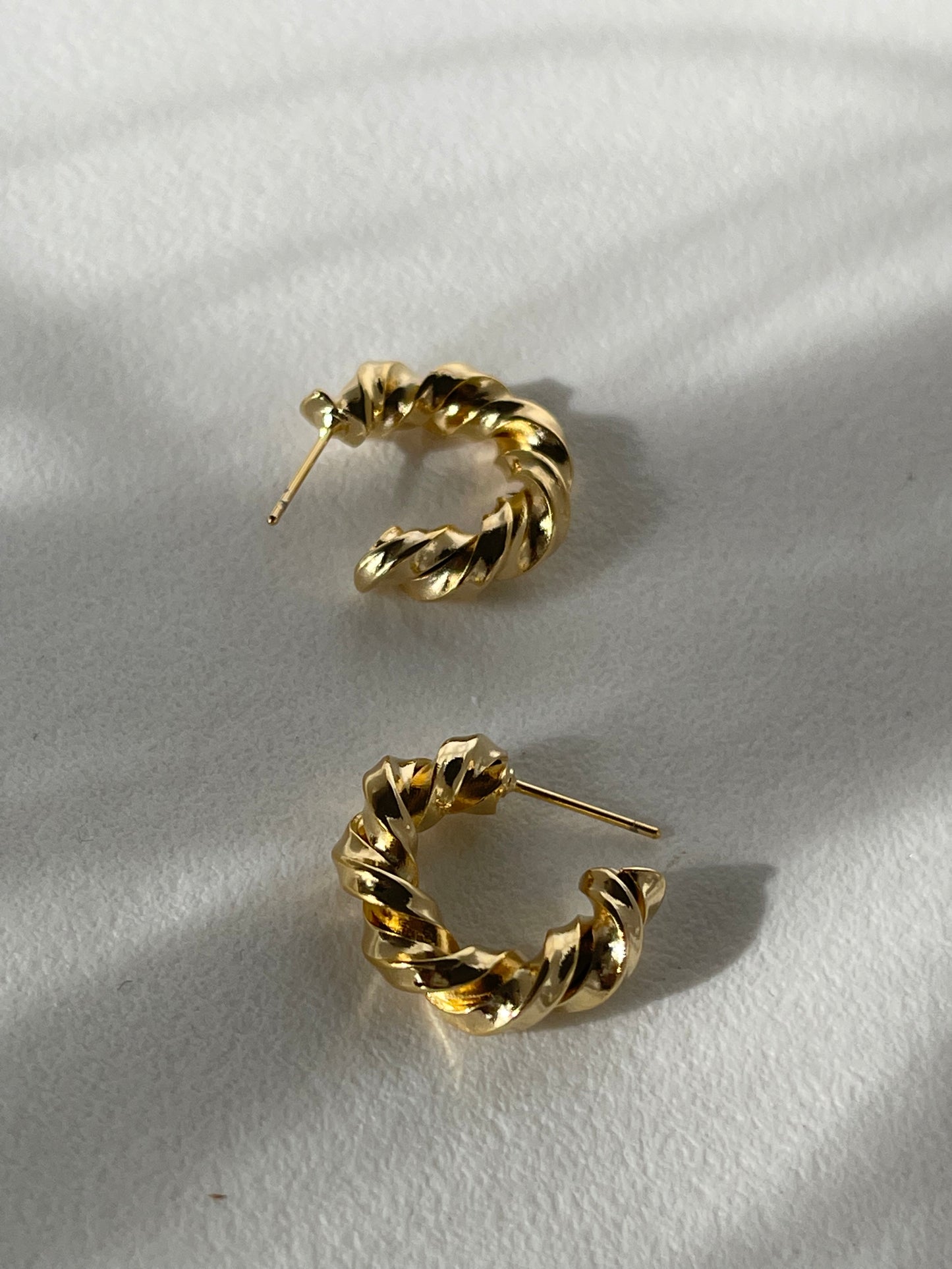 Tory 14k Gold Dipped Bold Twist Hoop Earring In Gold