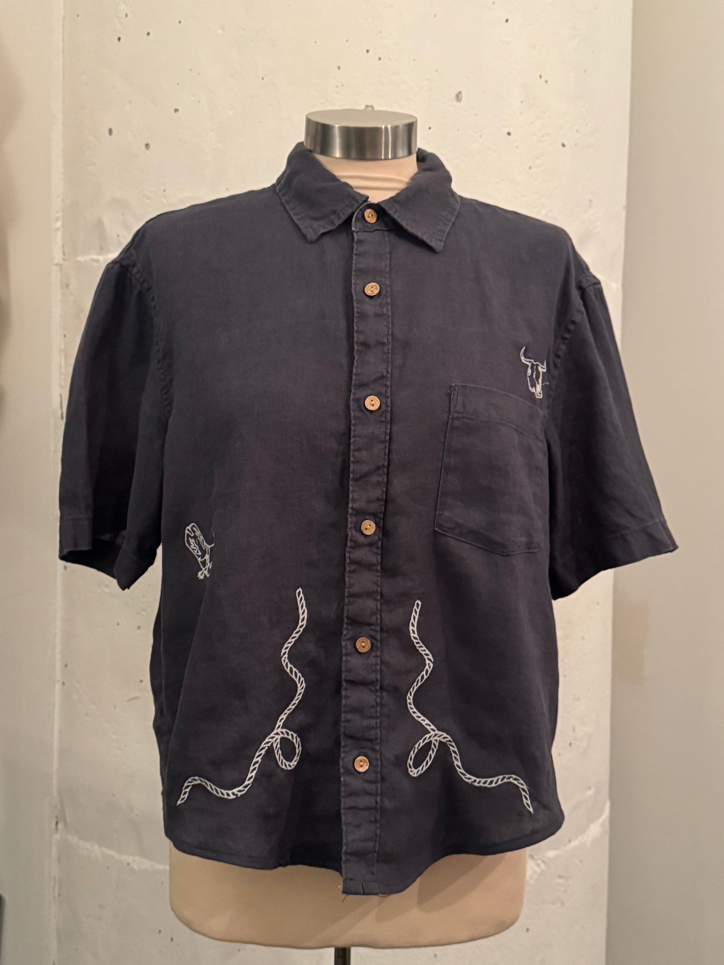 Judy Handcrafted Sad Songs Cropped Linen Button Down Short Sleeve In Vintage Navy