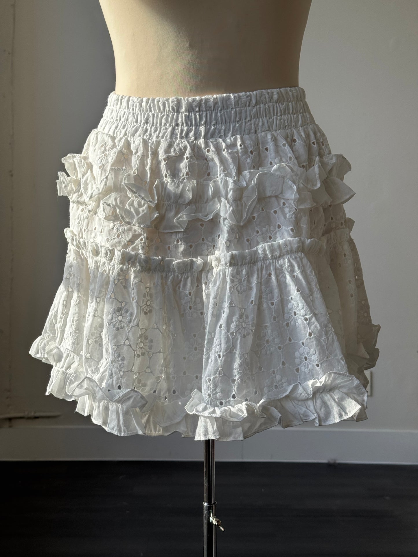 Linda Cotton Eyelet Ruffled Skirt In Ivory