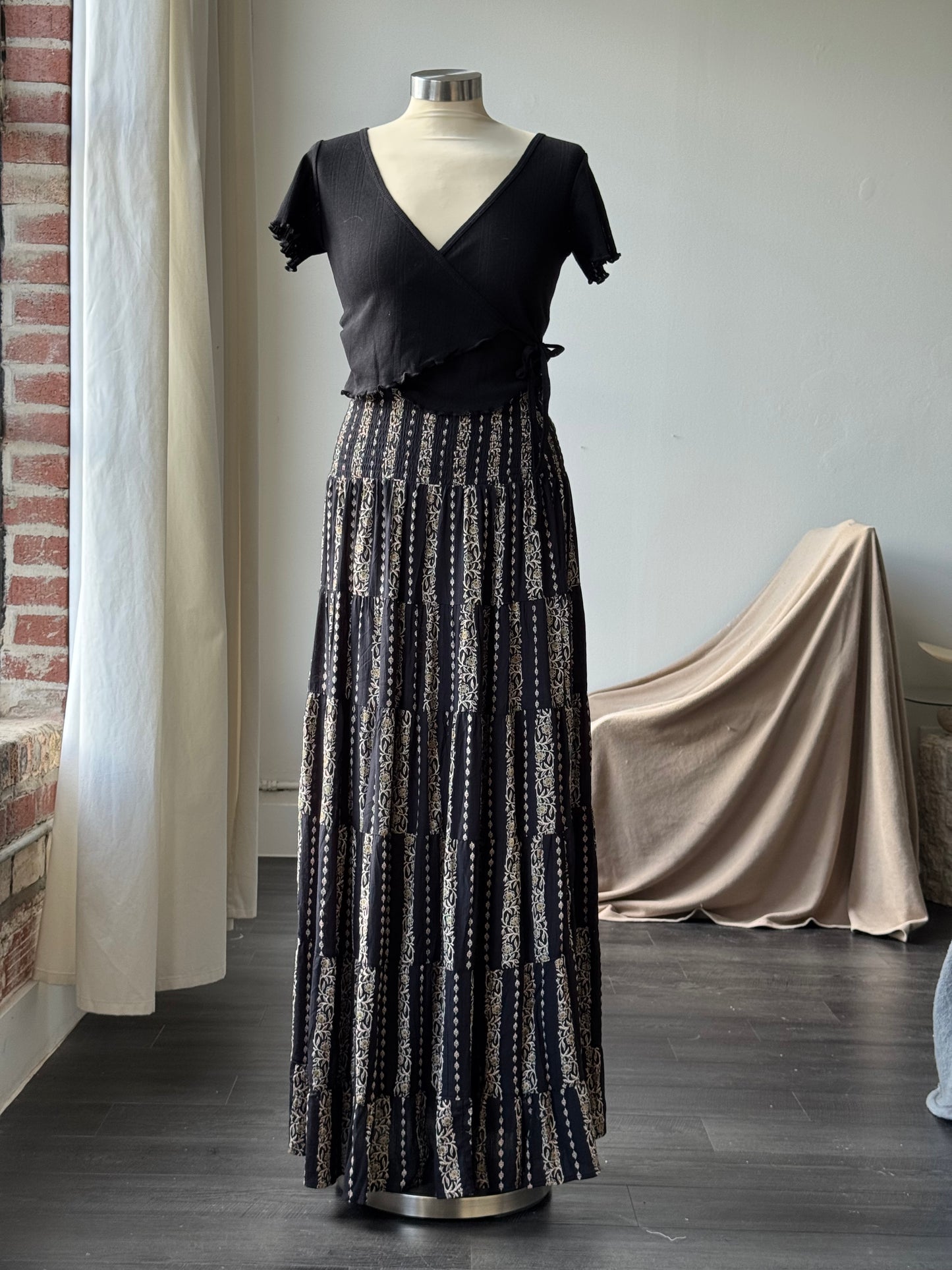 Sydney Classic Rouged Drop Waist Floral Maxi Skirt In Black