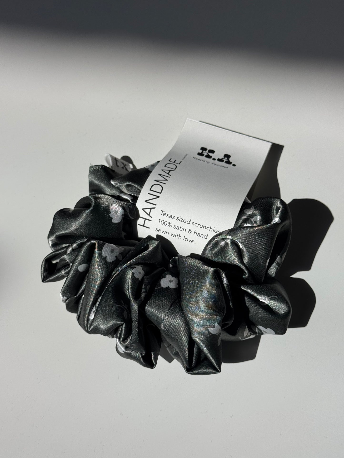 Willy Daisy Handcrafted Satin Scrunchie In Olive