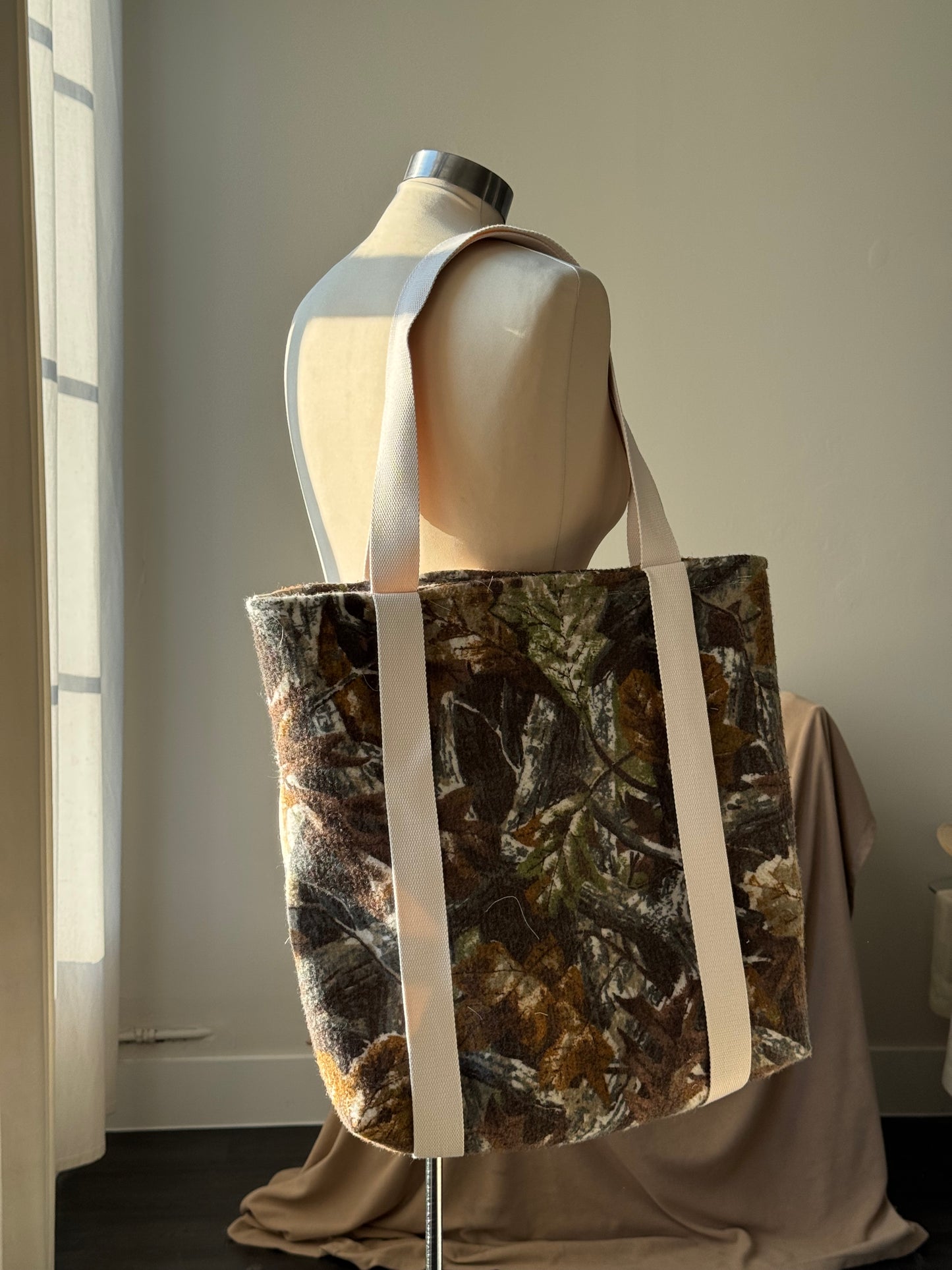 Magnus Handcrafted Tote Hat Holder Bag