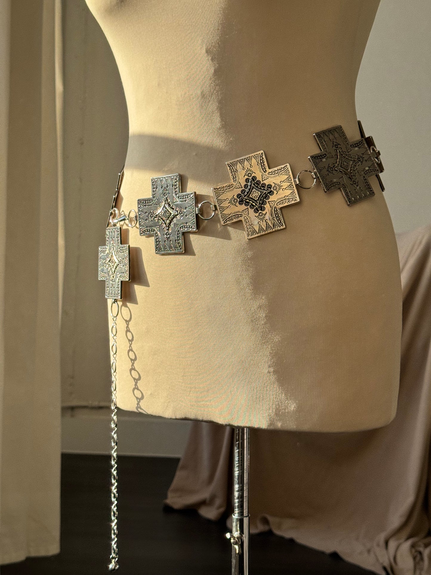 Clint Cross Metal Chain Belt In Silver