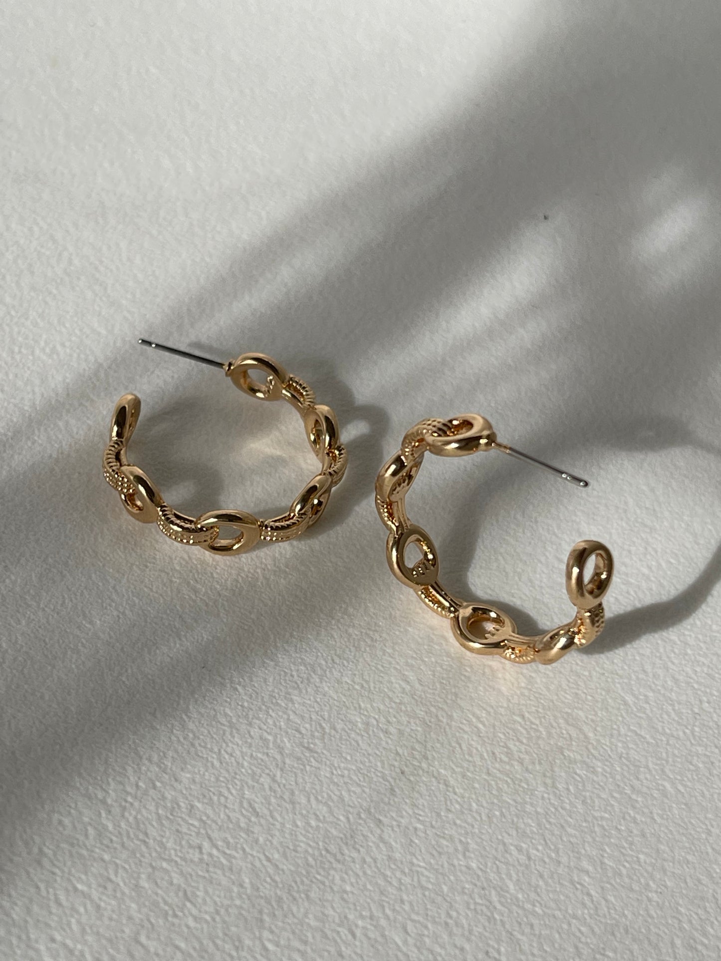 Kayla Classic Link Hoop Earring In Gold