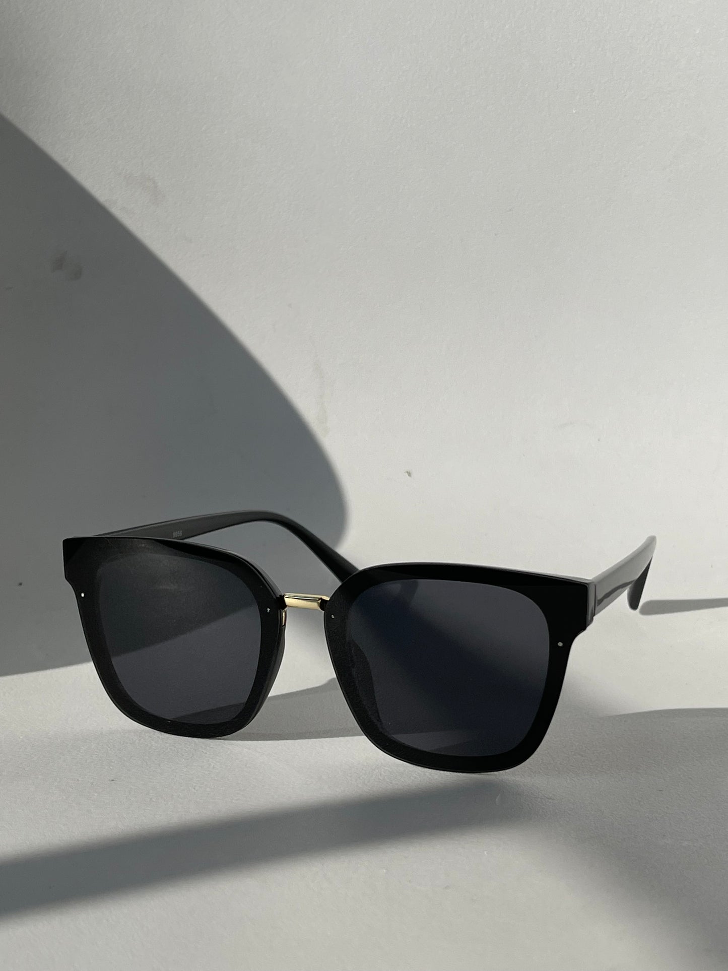Connor Gold Rim Silver Double Stud Sunglasses In Midnight Black