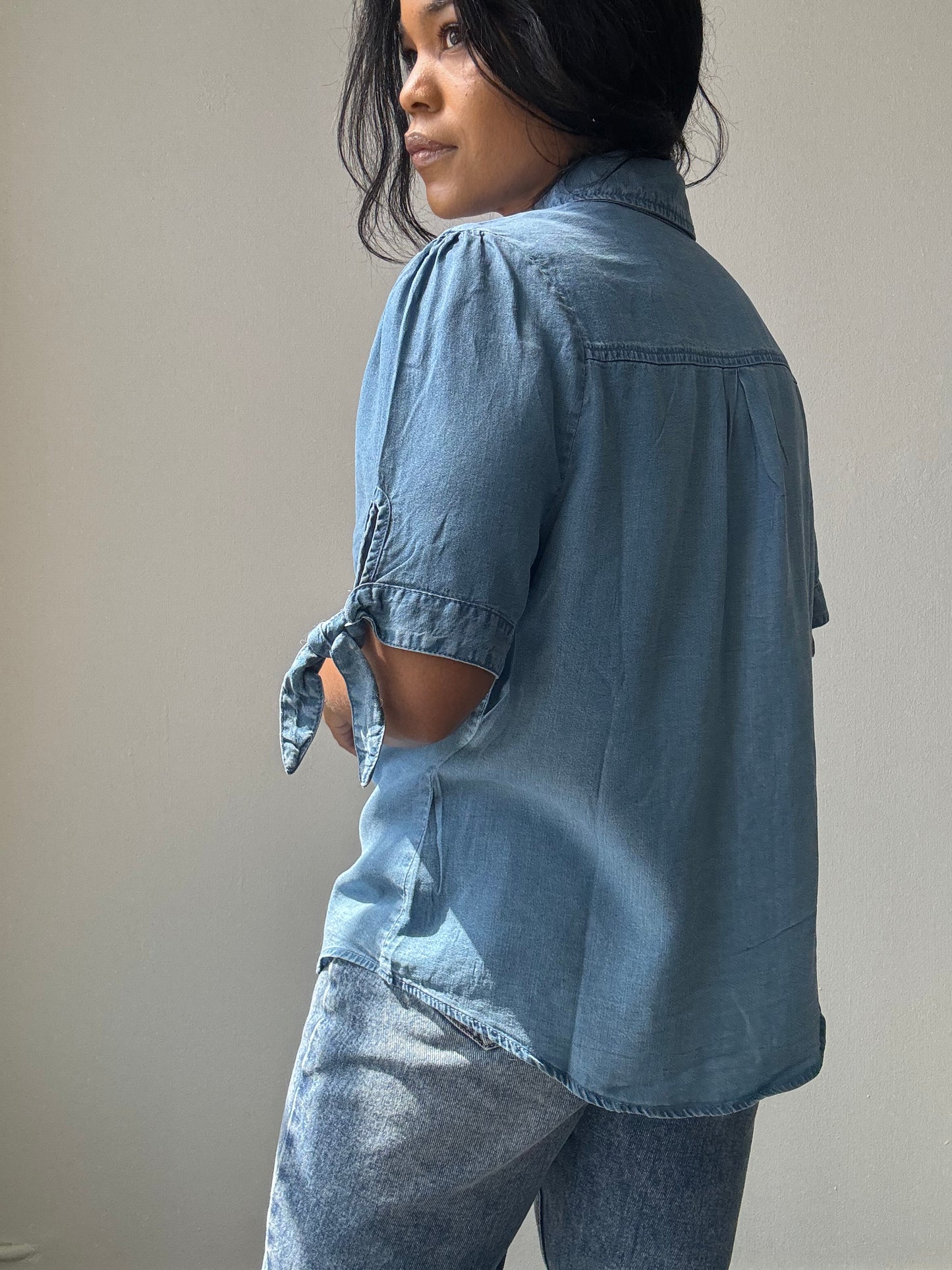 Carolyn Tie Sleeve Button Down Denim Shirt In Med Wash