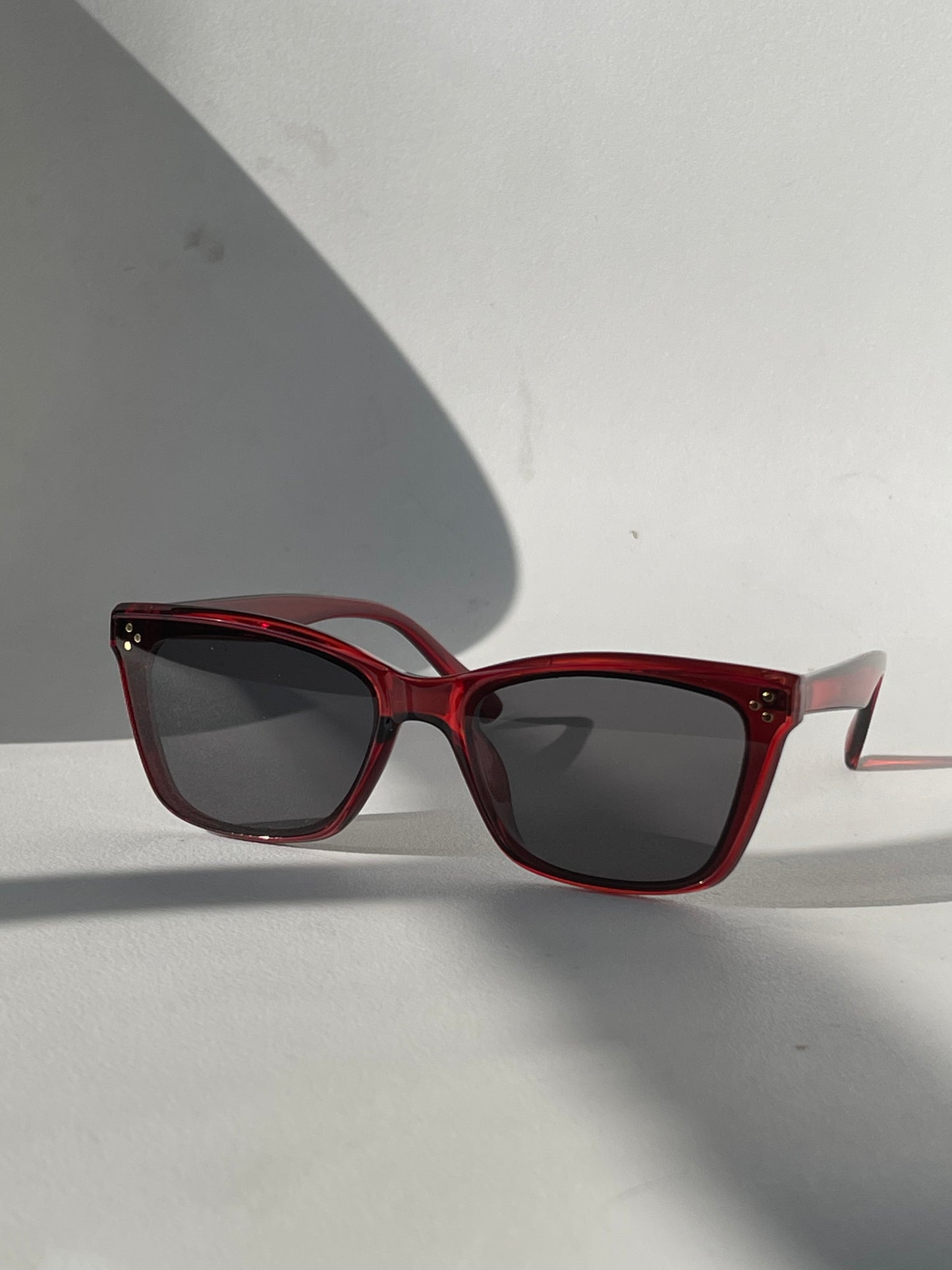 Tangi Triple Stud Classic Sunglasses In Cherry Red